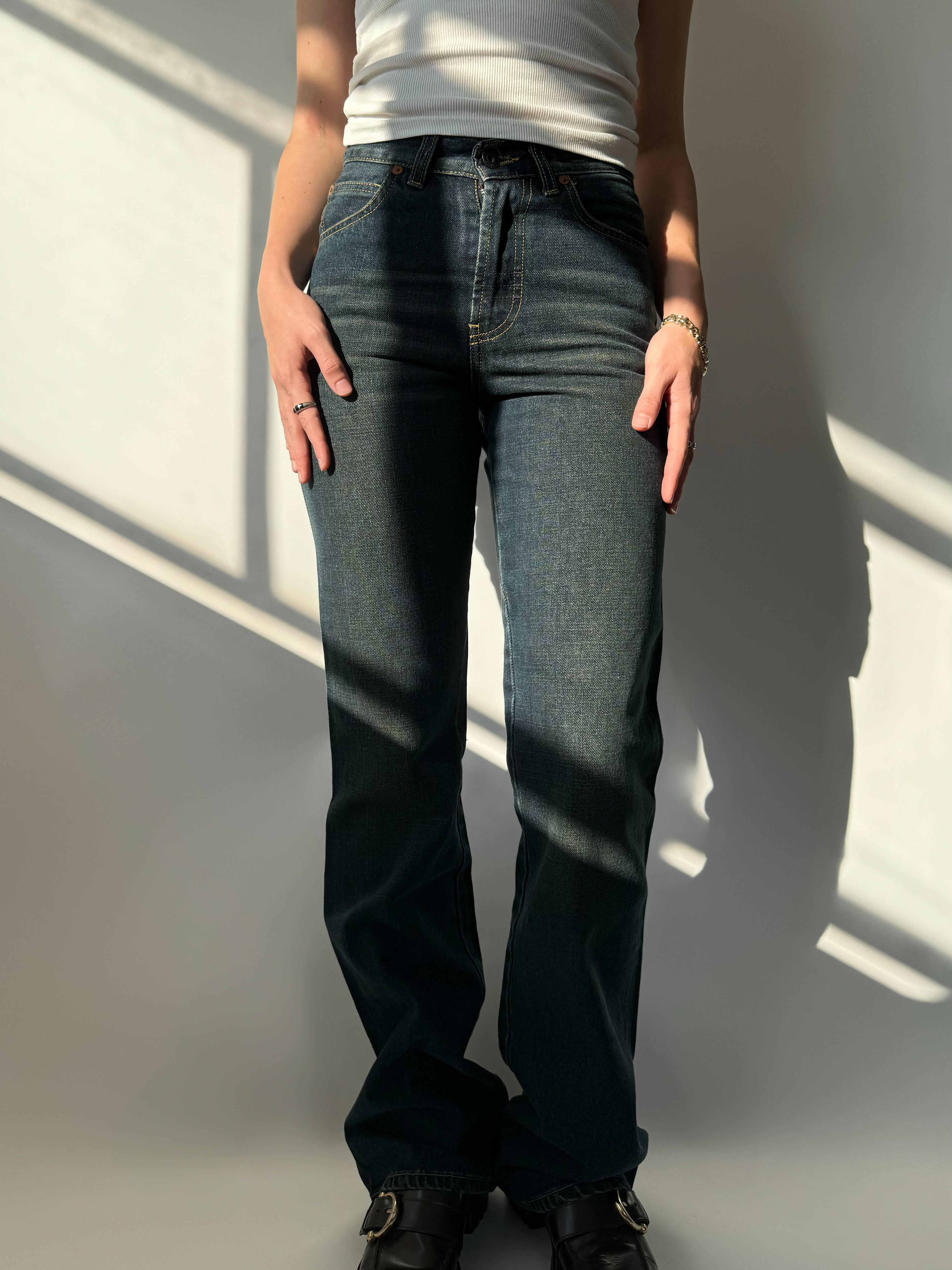 ג׳ינס כהה בגזרה ישרה (32-34)