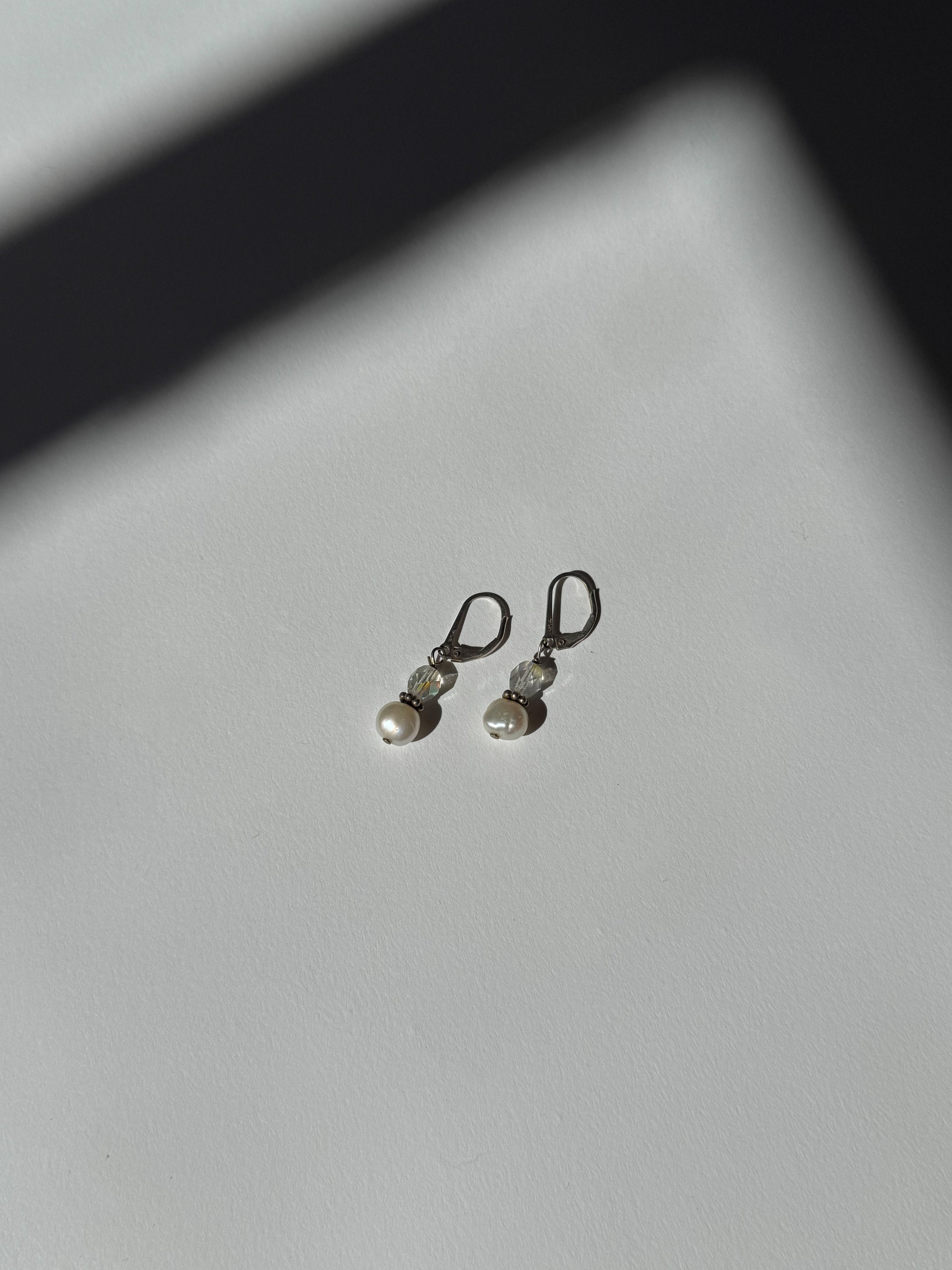 עגילי כסף בשילוב פנינים