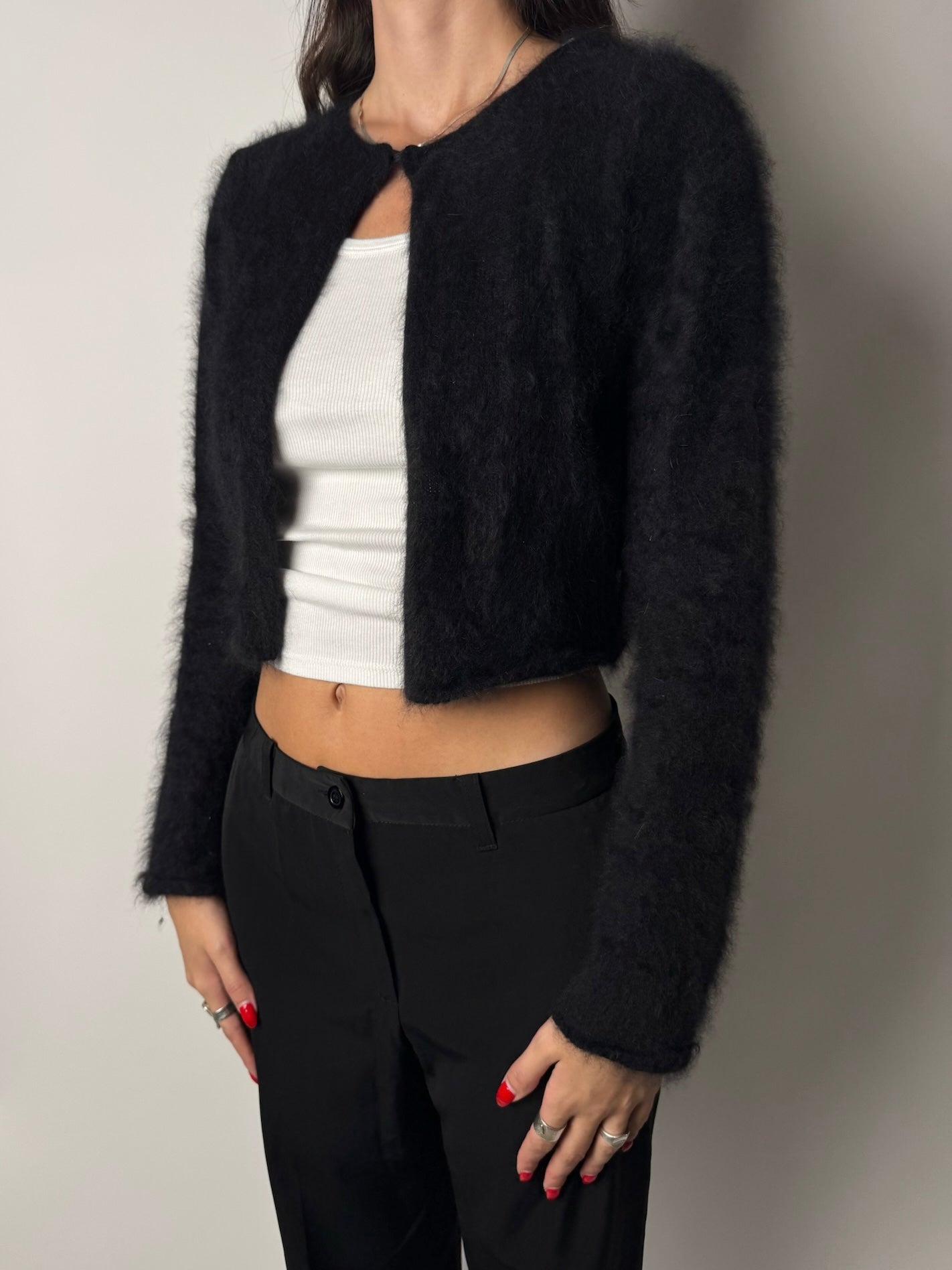 עליונית צמר אנגורה שחורה (M)