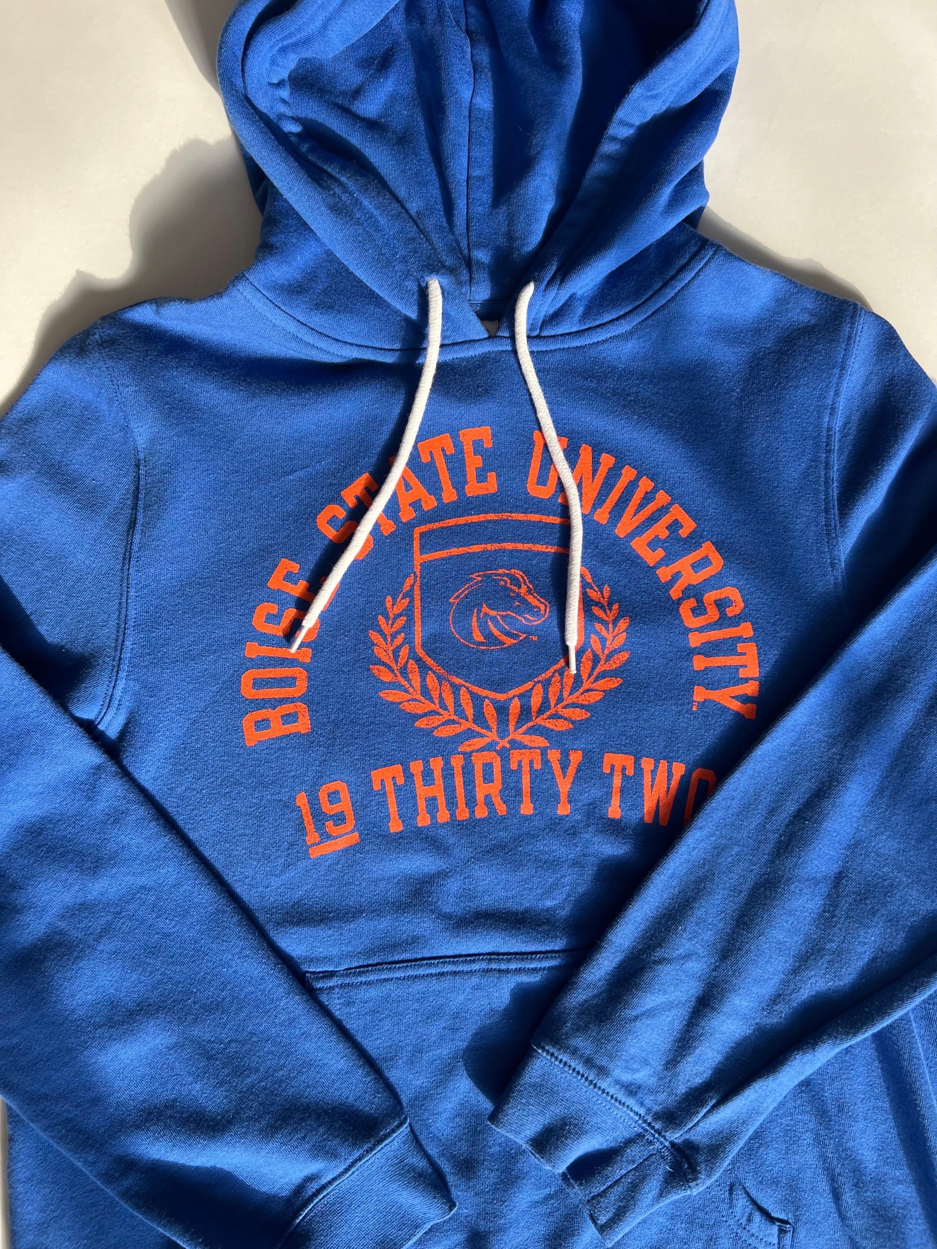 קפוצ׳ון כחול עם הדפס Russell (S)