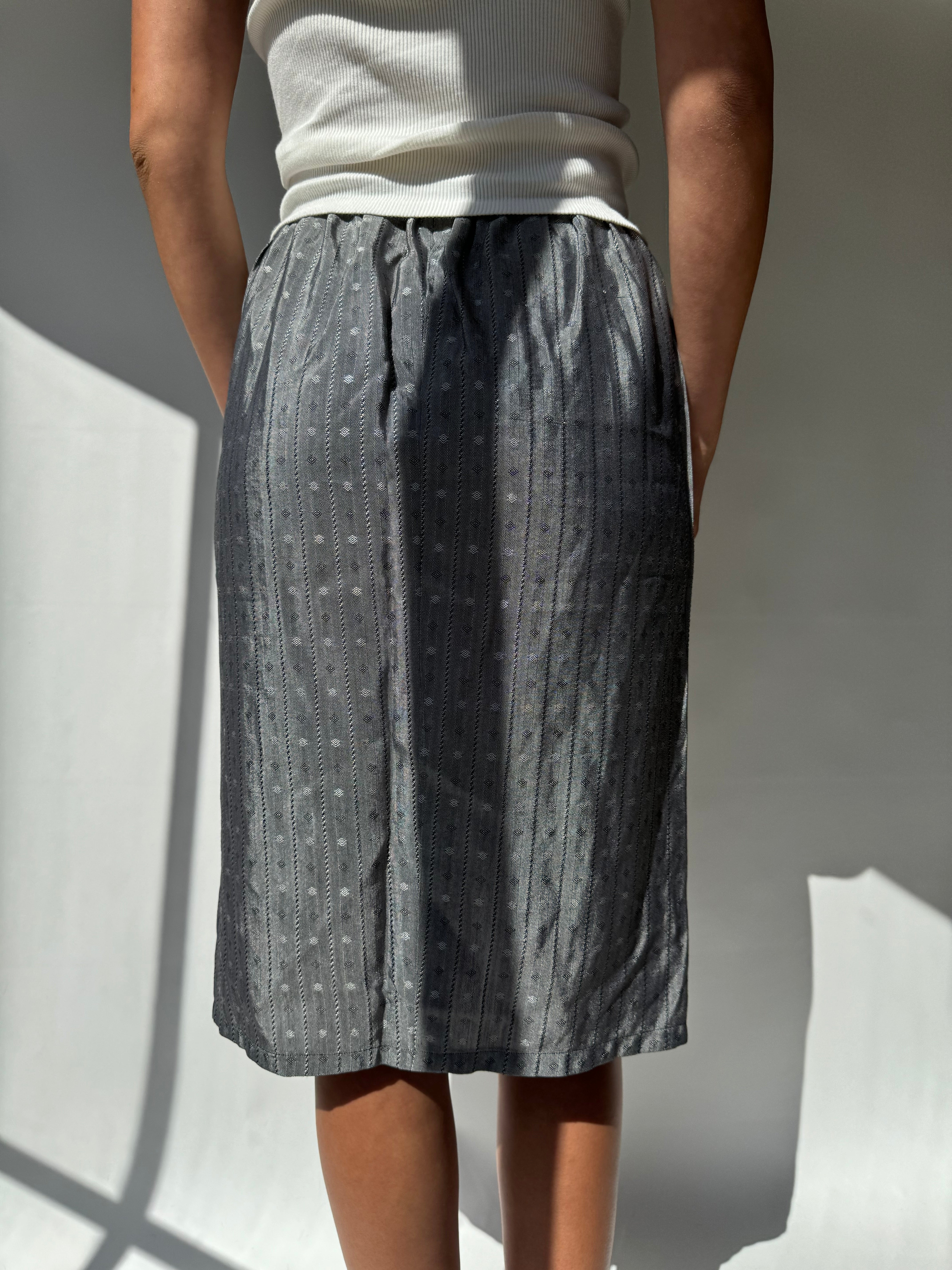 חצאית כפתורים אפורה (38)