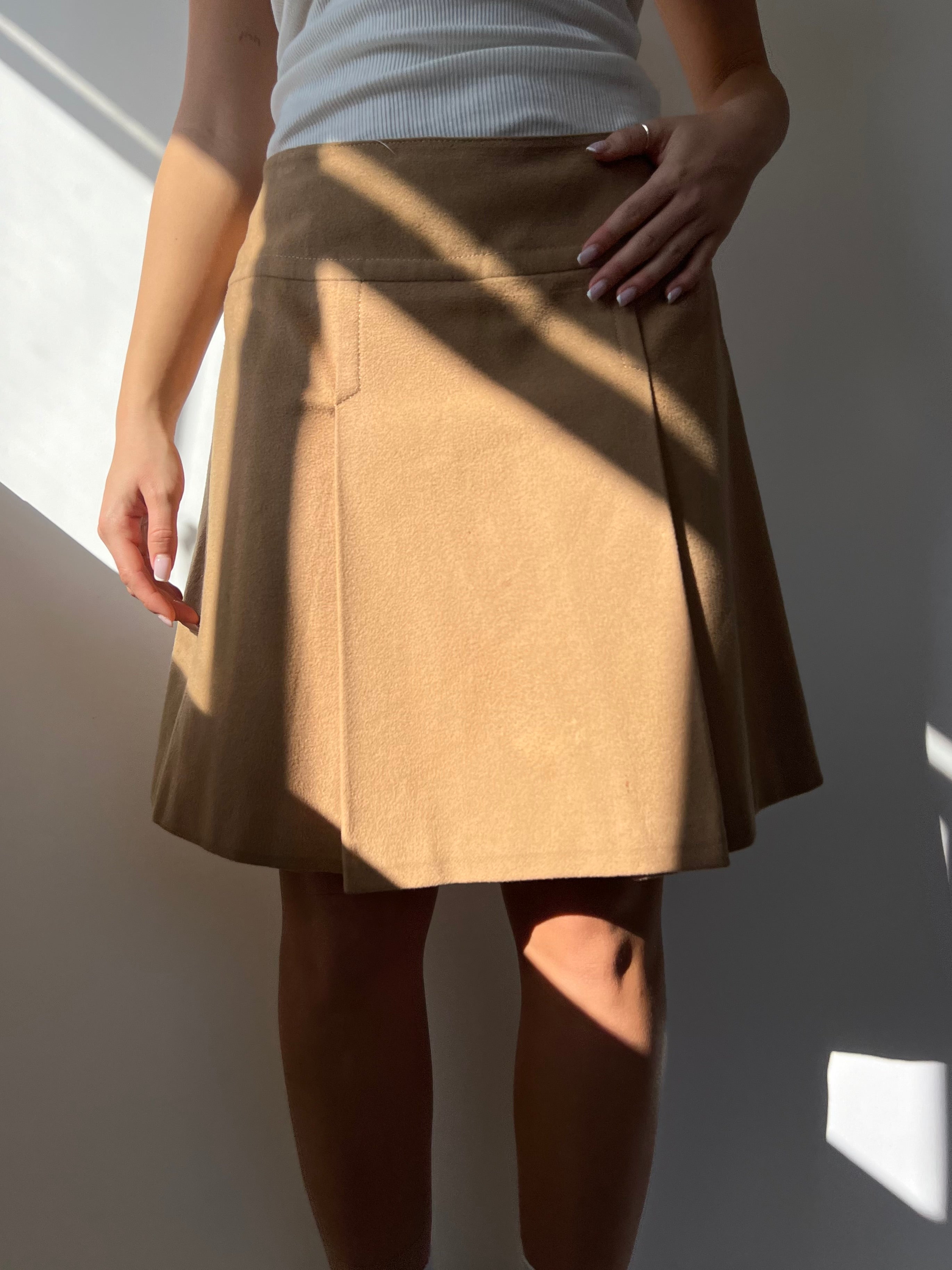 חצאית צמרירית בצבע קאמל (40)