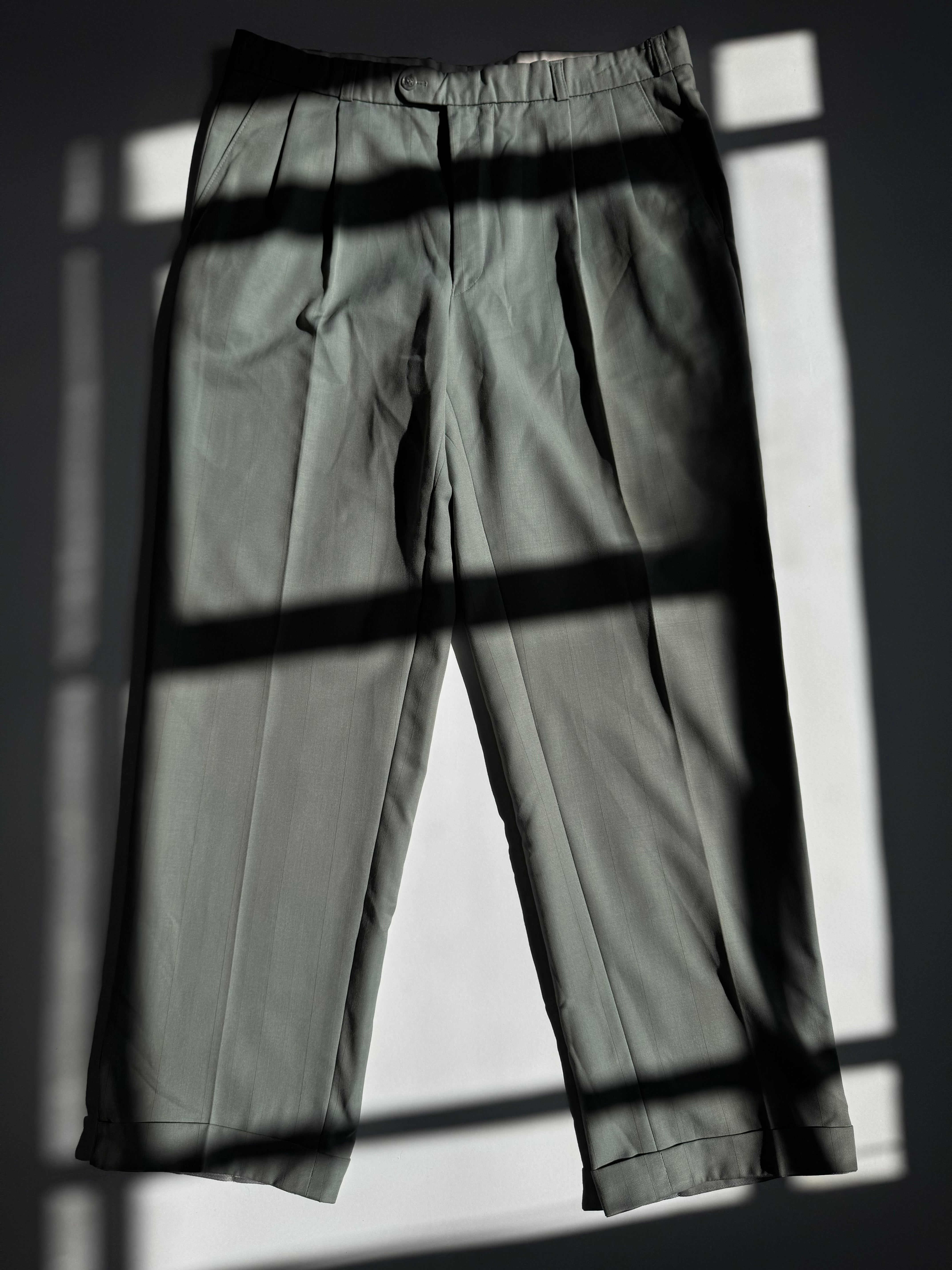 מכנסיים מחויטים אפורים (48)