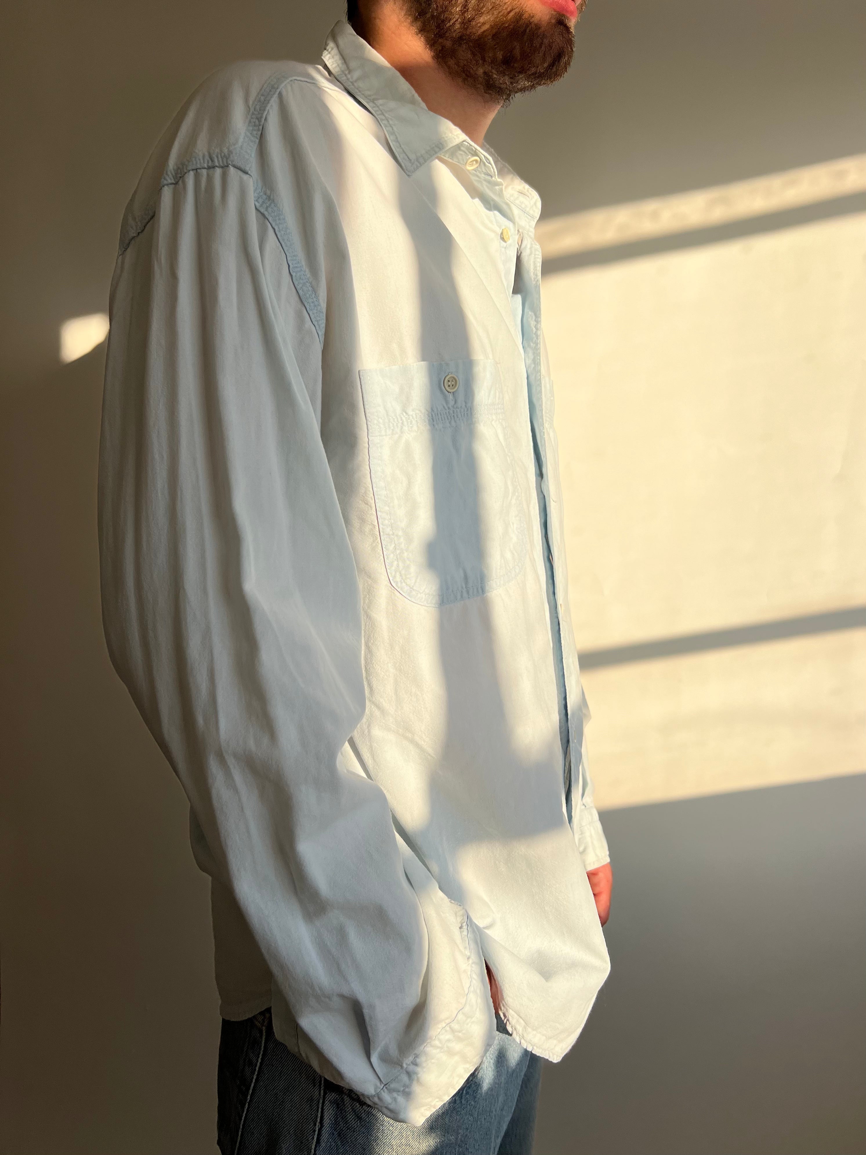 חולצת ג׳ינס מכופתרת בהירה (L)