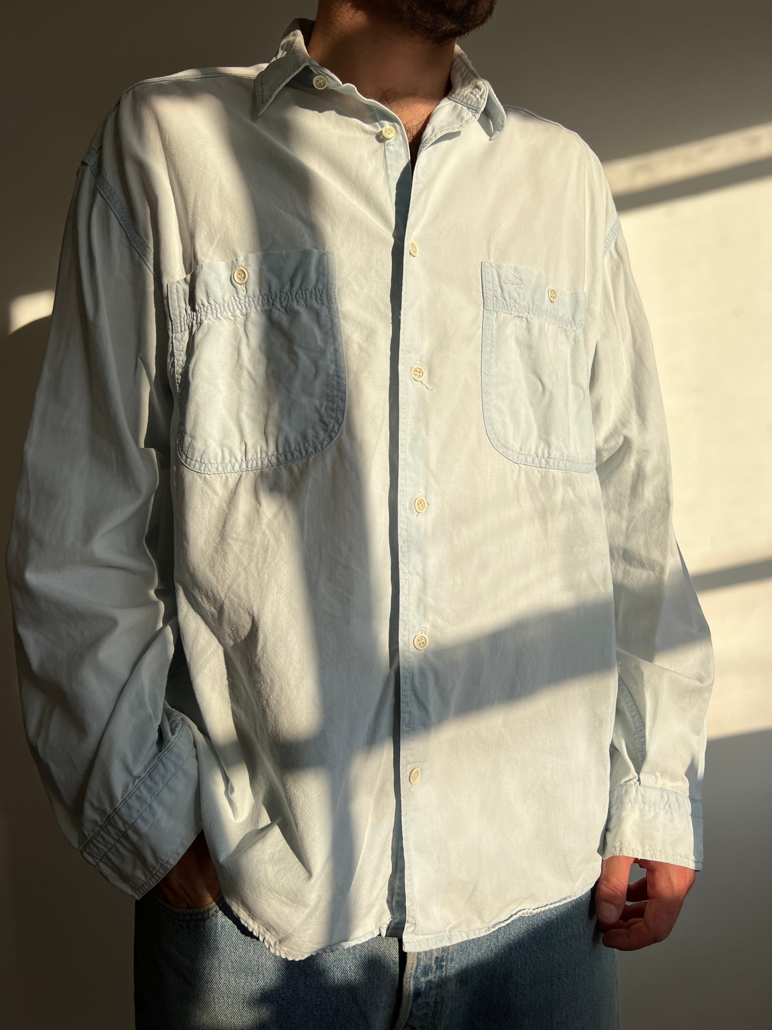 חולצת ג׳ינס מכופתרת בהירה (L)