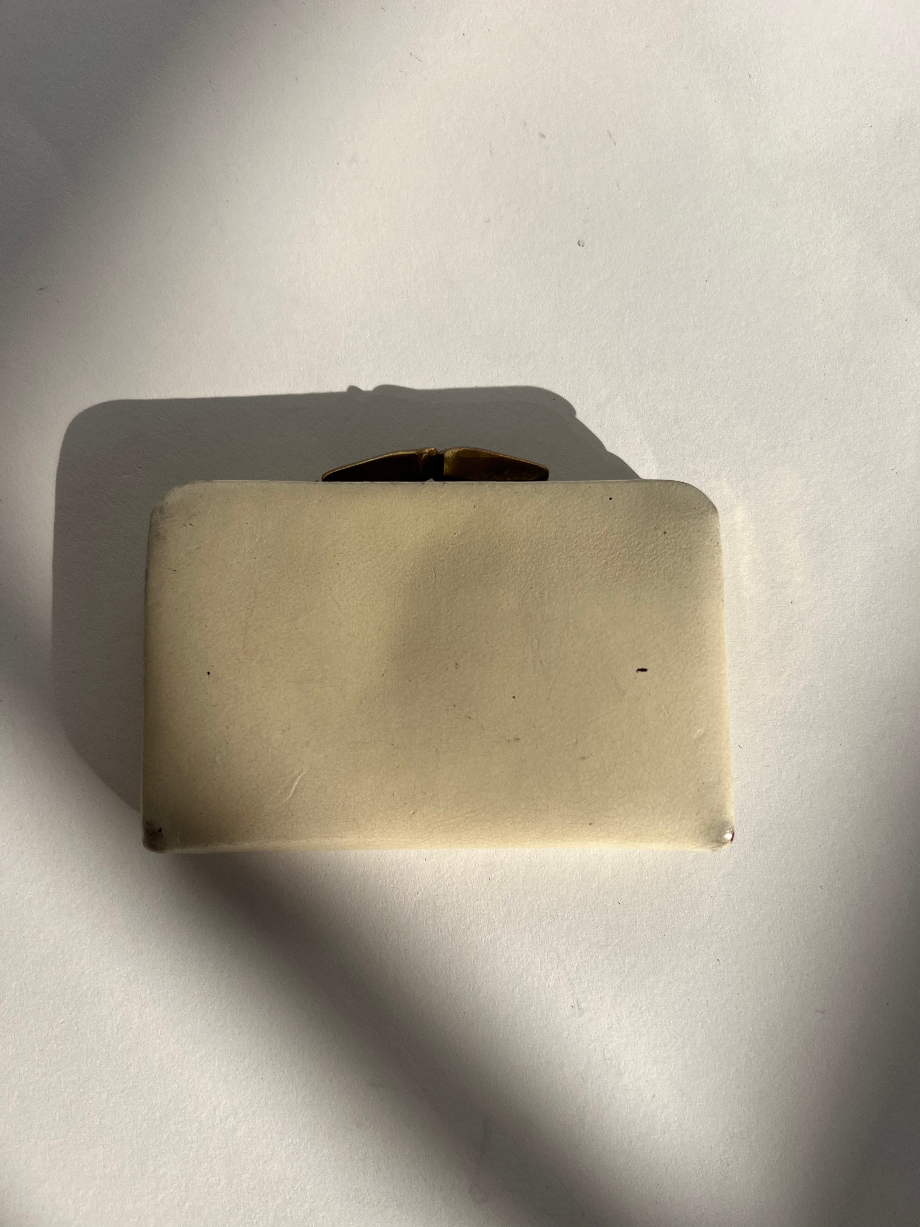 ארנק עור אוף ווייט עם סגירת קליק