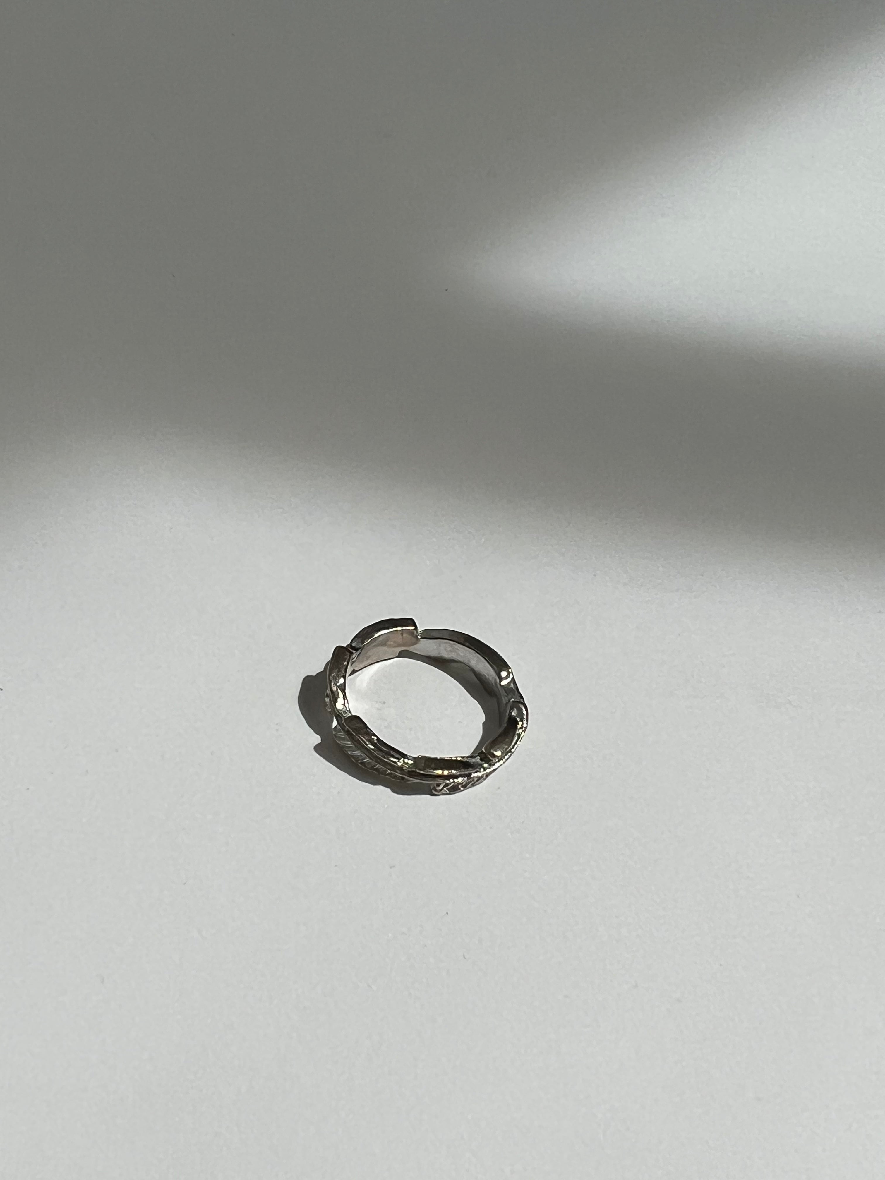 טבעת עלים כסופה