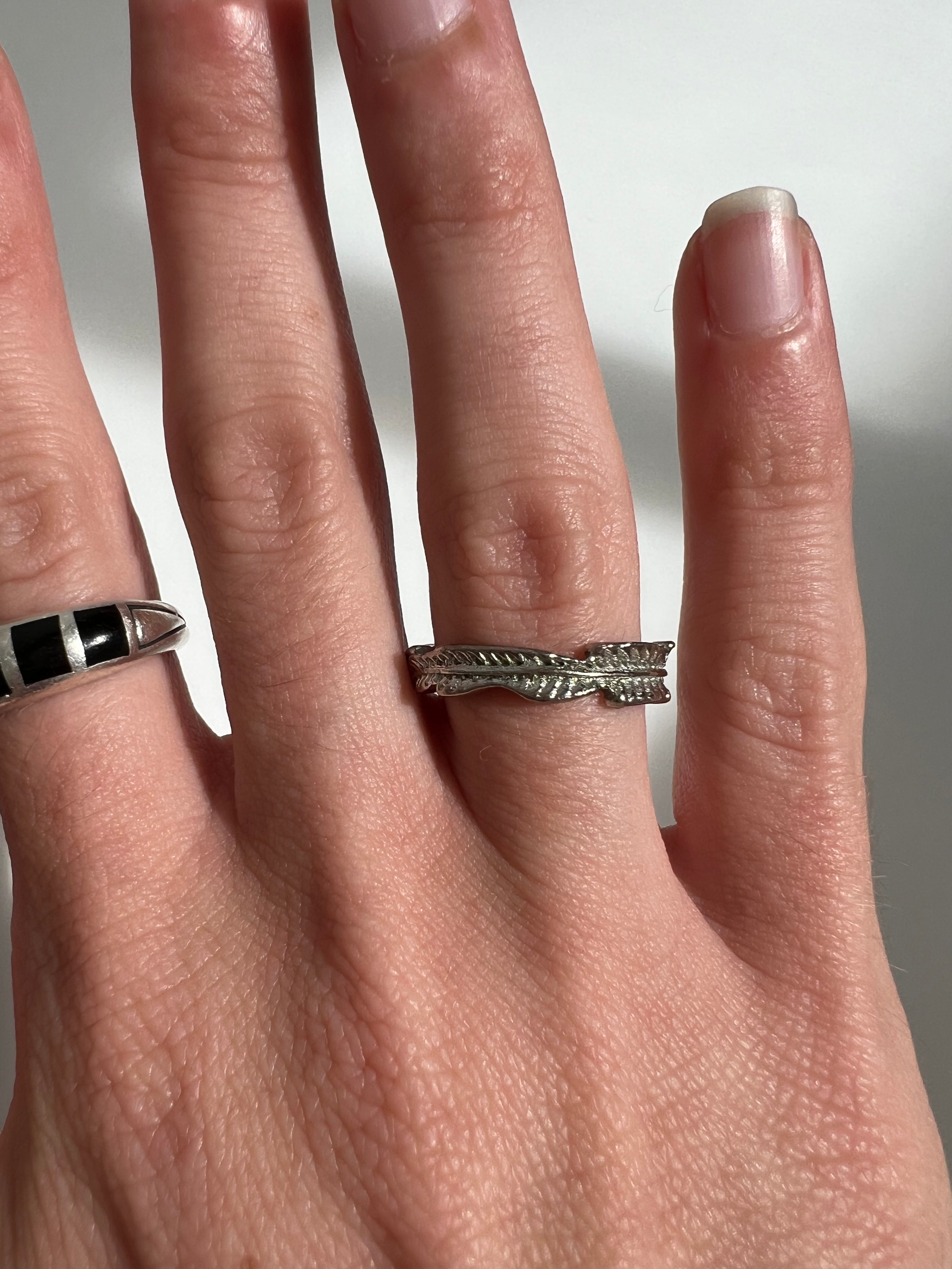 טבעת עלים כסופה