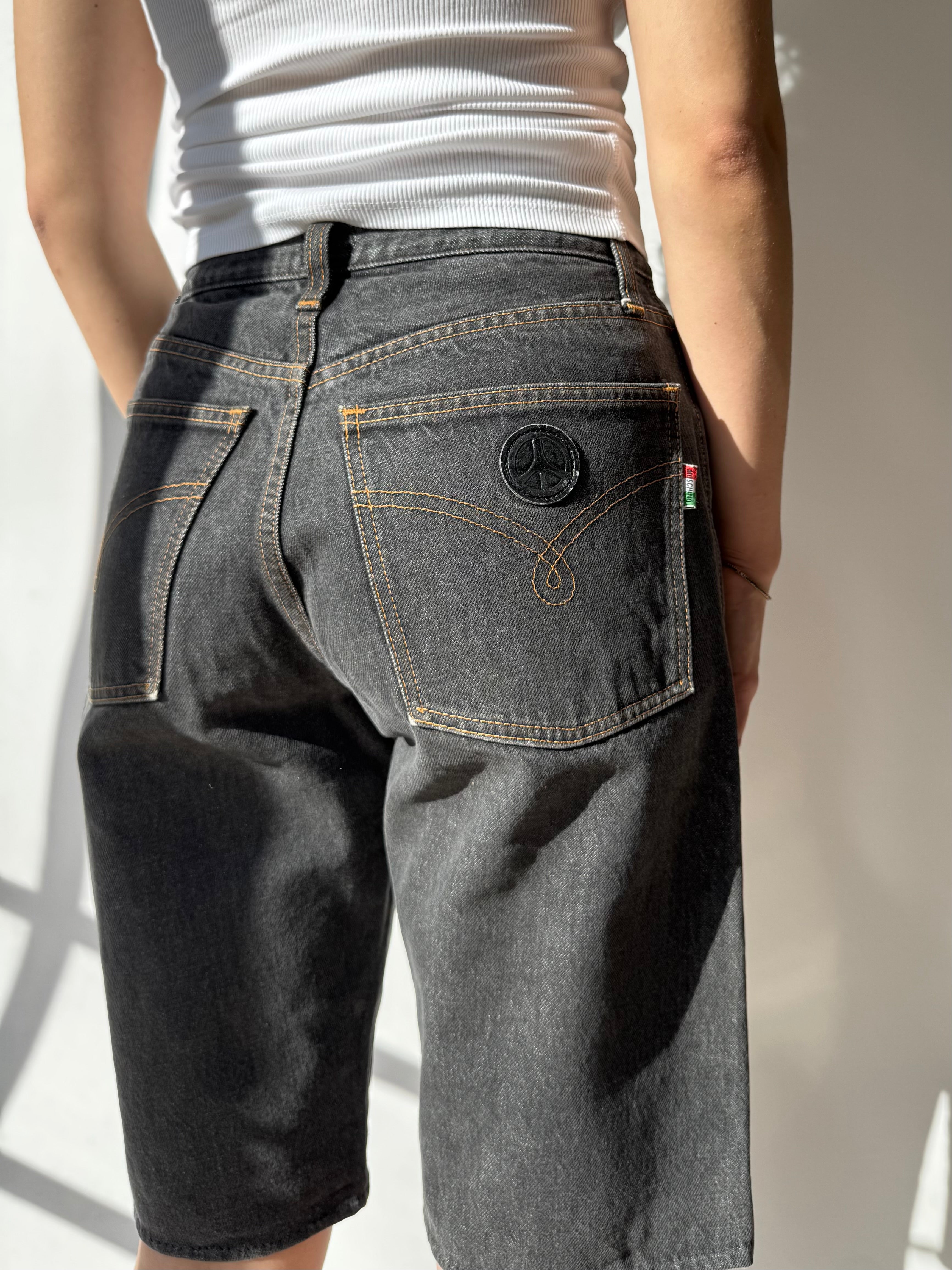 ג׳ינס קצר בגזרה גבוהה Moschino (36)