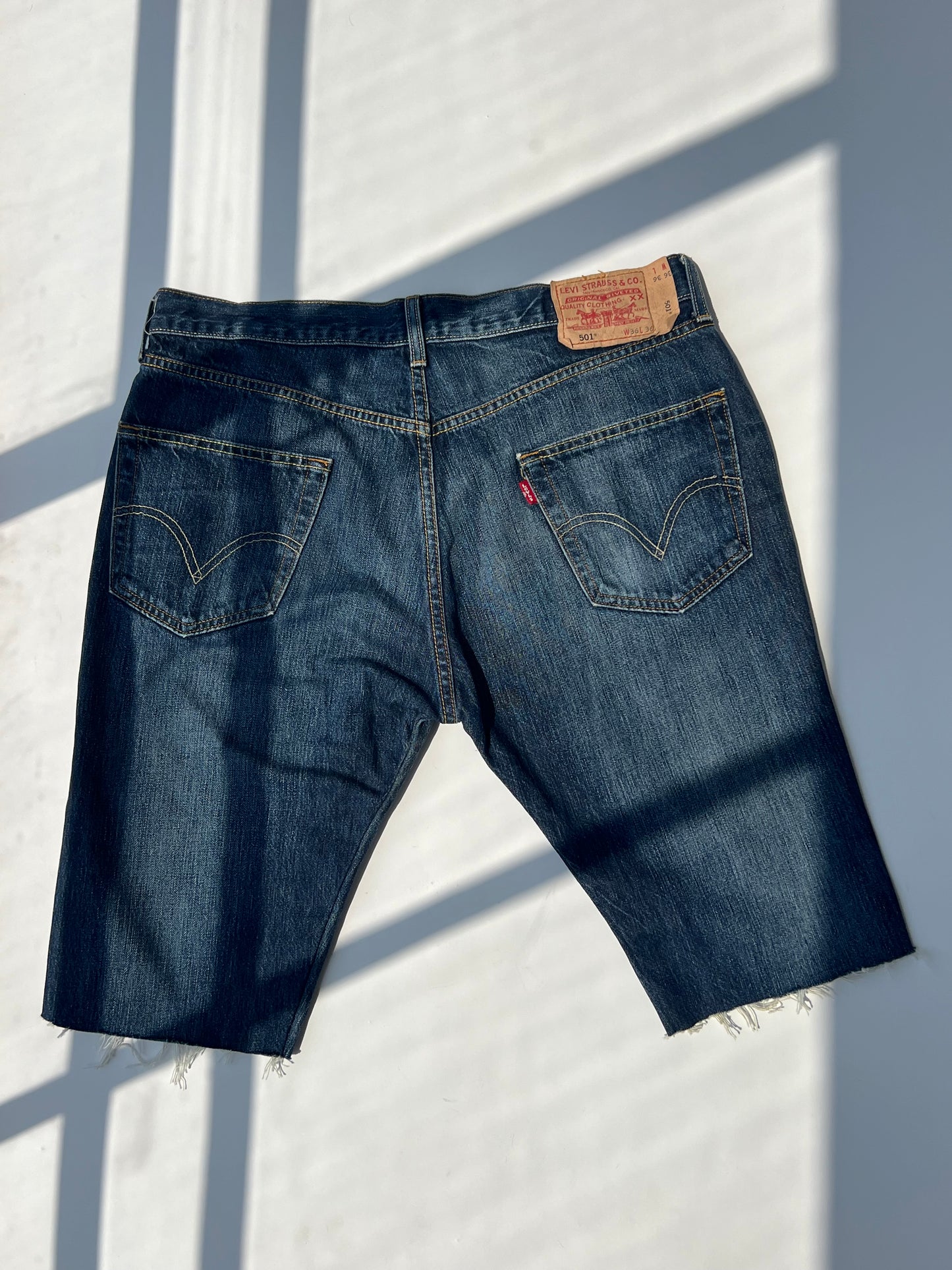 ג׳ינס כהה משופשף Levi's (46)