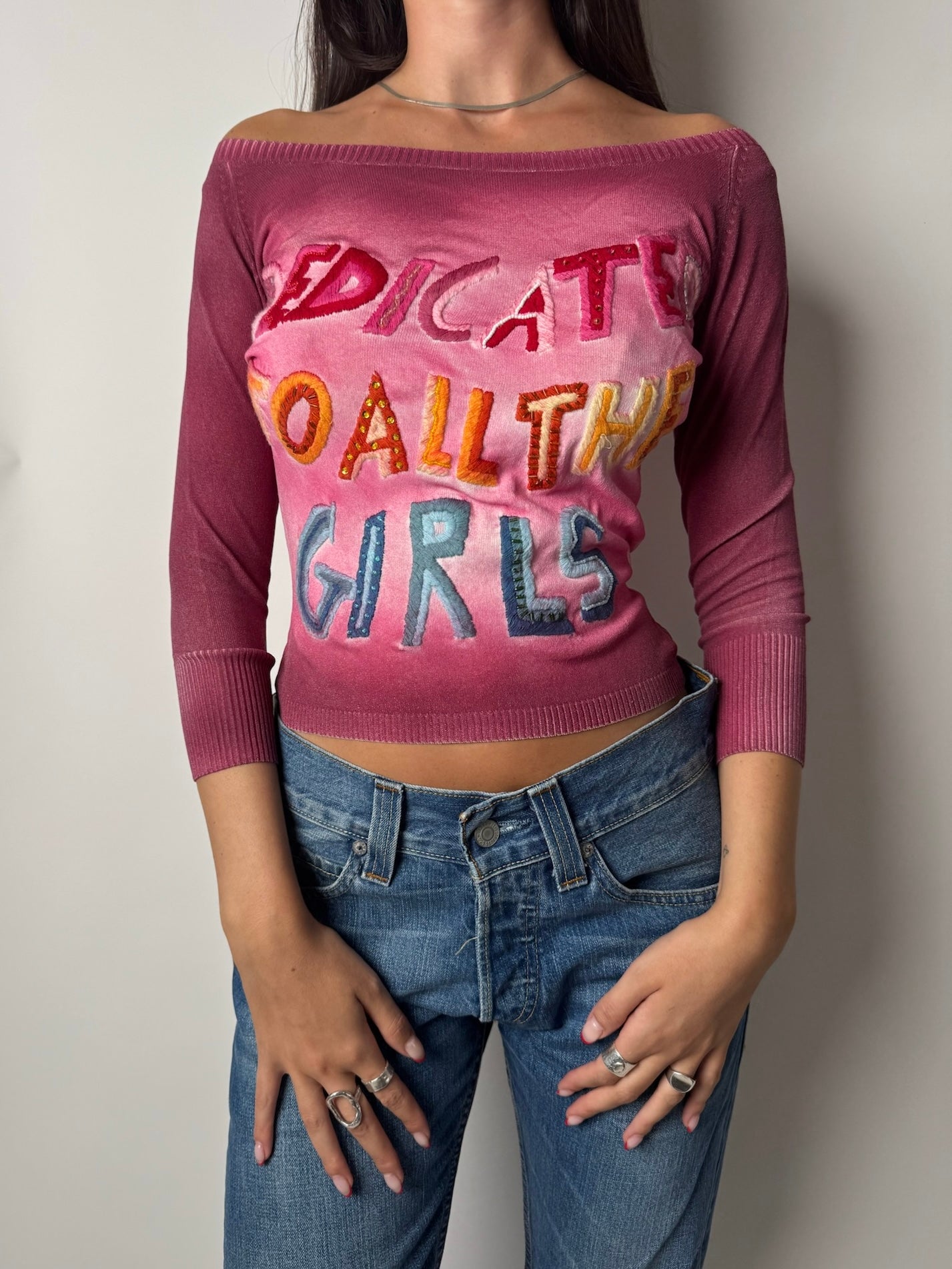 חולצת ¾ צבעונית עם כיתוב (S)