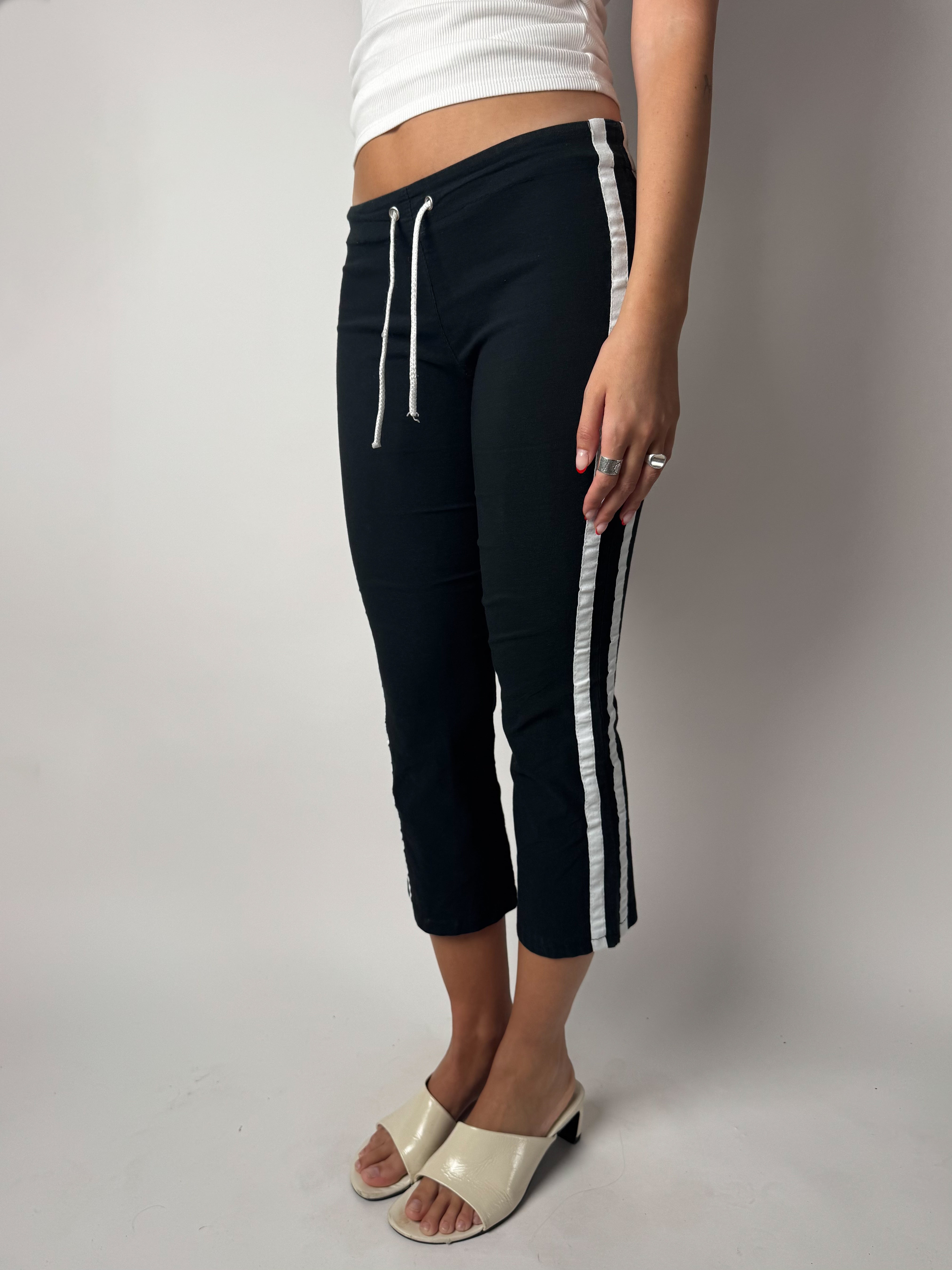 מכנסי 3/4 בשילוב פסי צד (S)