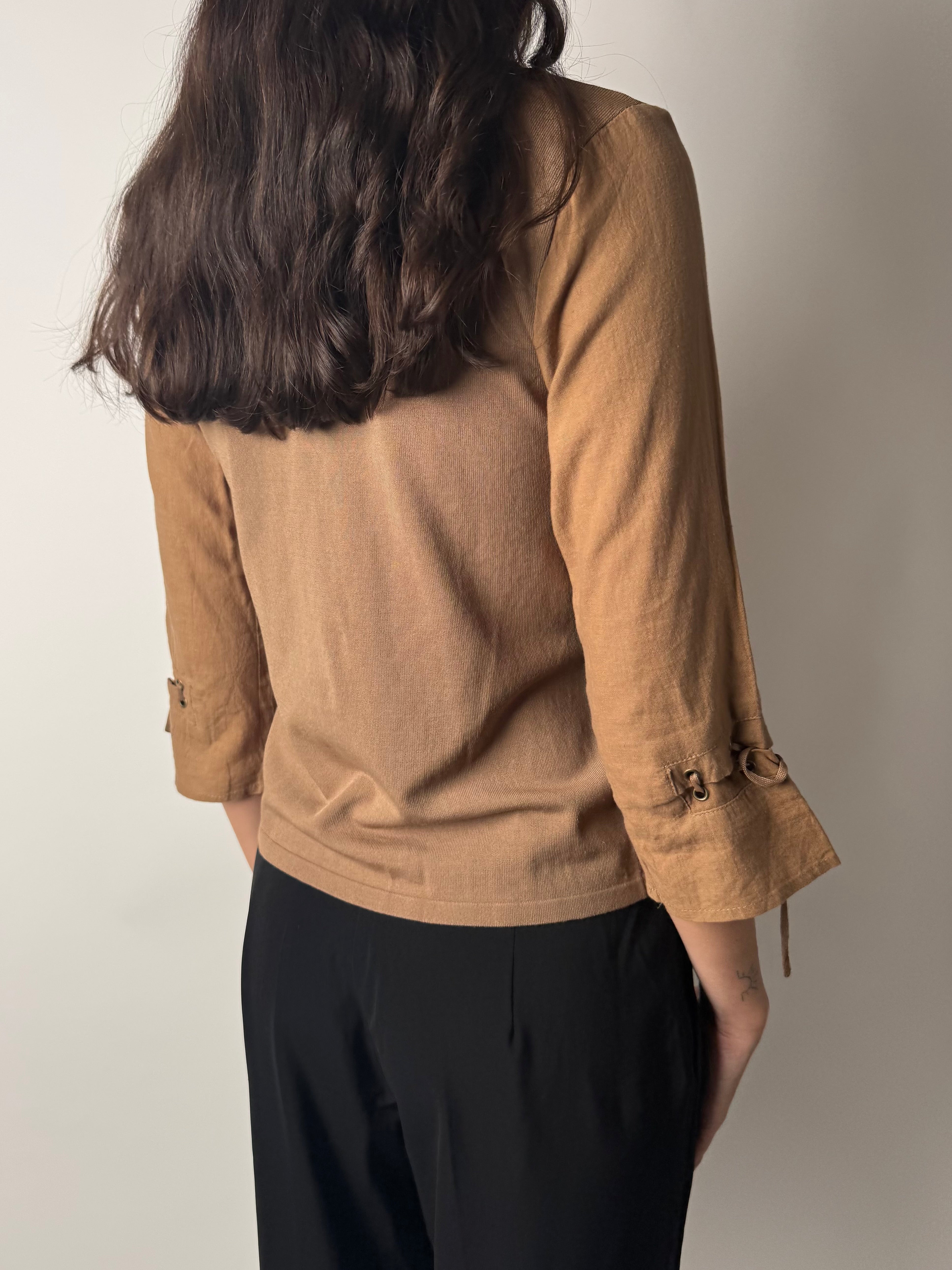 חולצת קשירות בגוון קאמל (M)