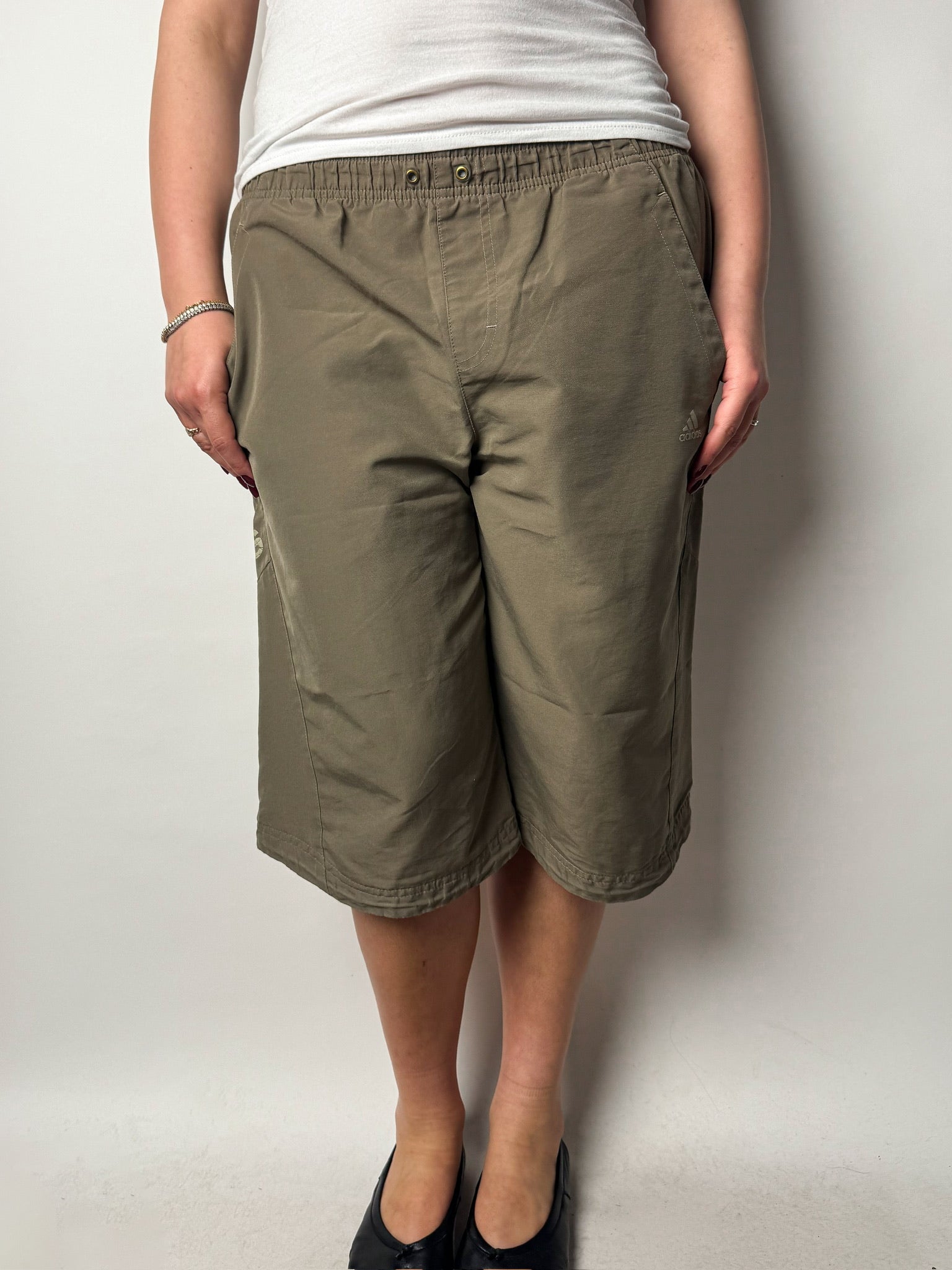 מכנסי ספורט חאקי 3/4 Adidas (M-L)