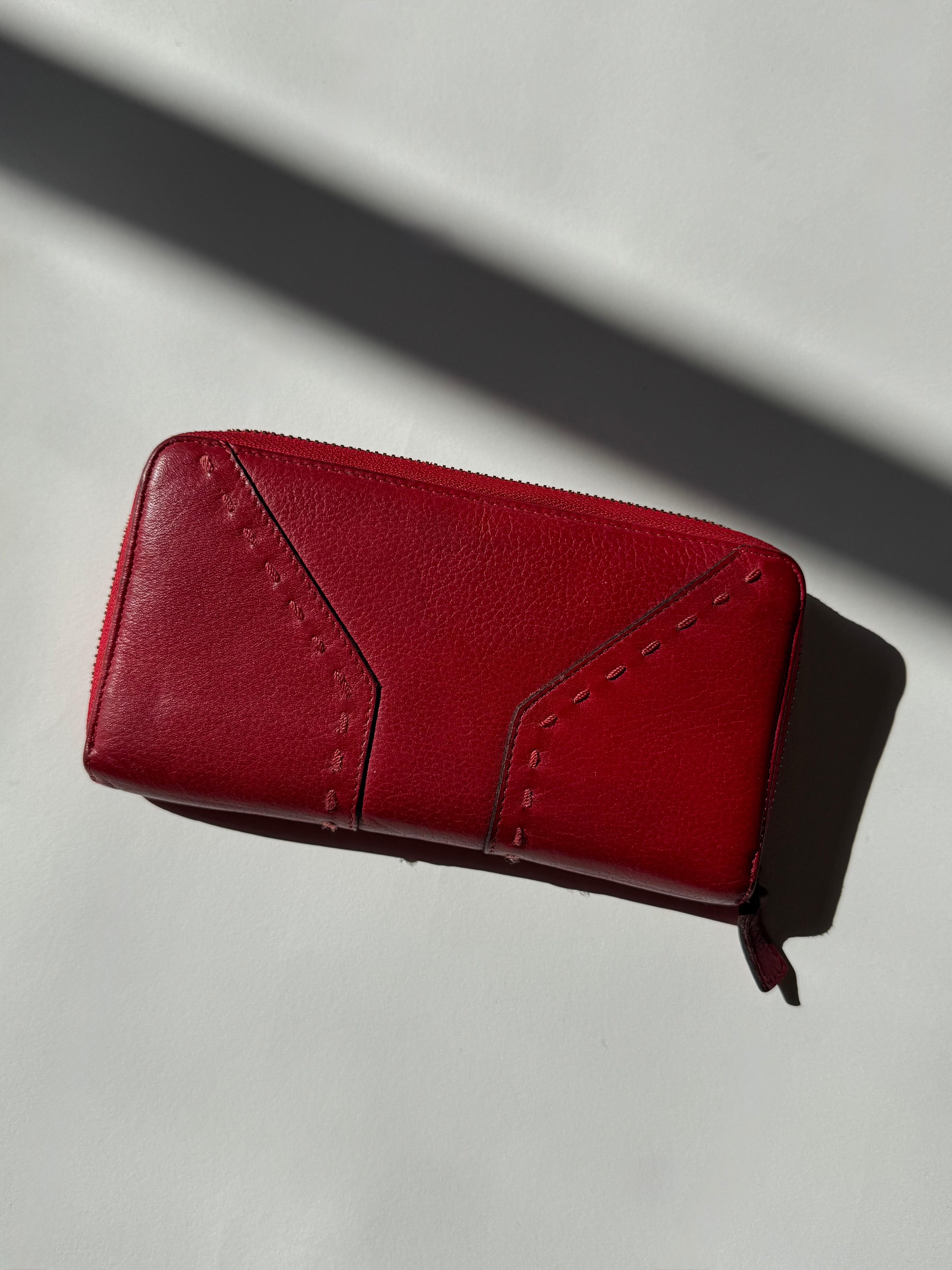 ארנק עור אדום Yves Saint Laurent