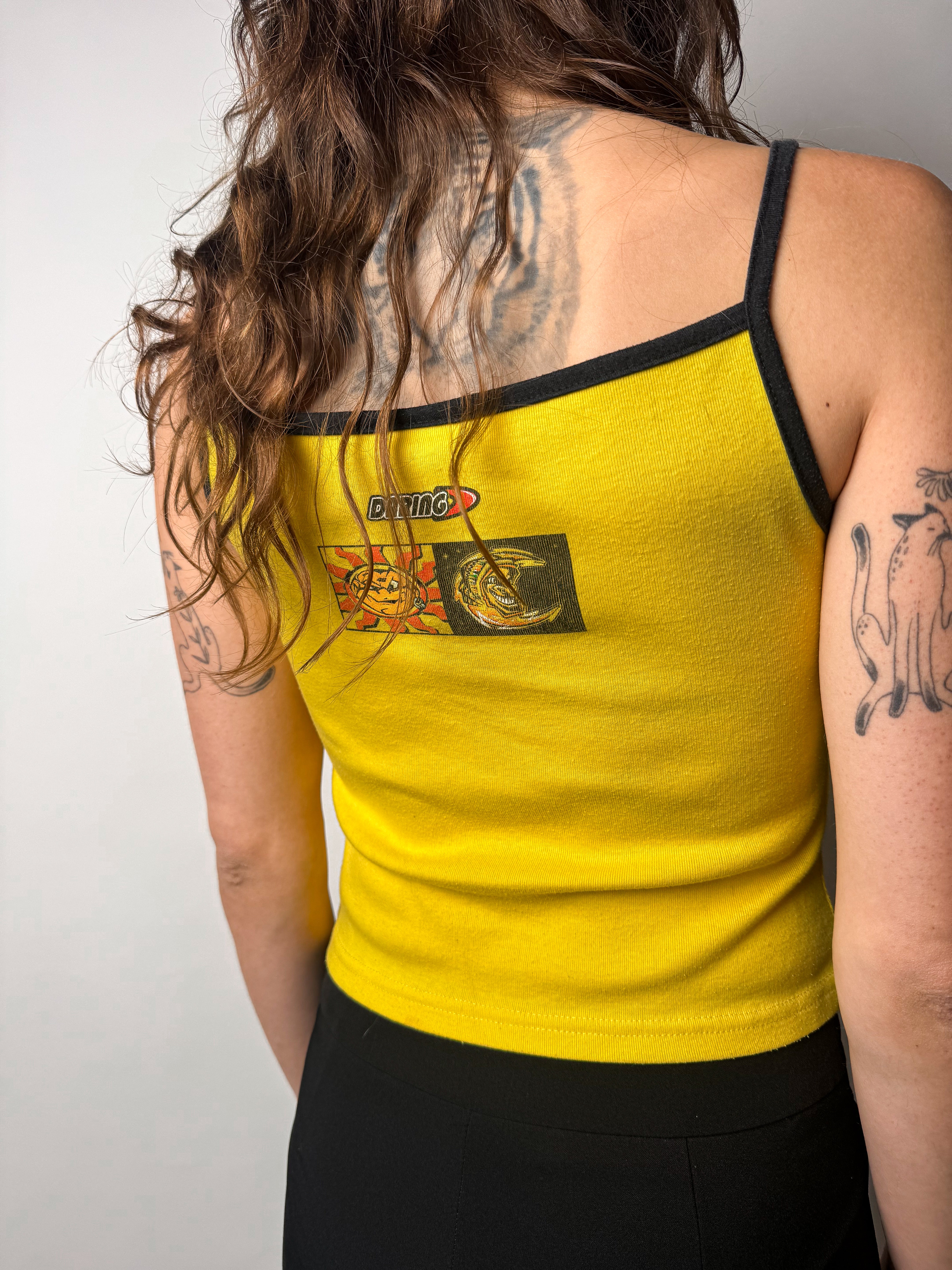 גופיה צהובה בהדפס (M)