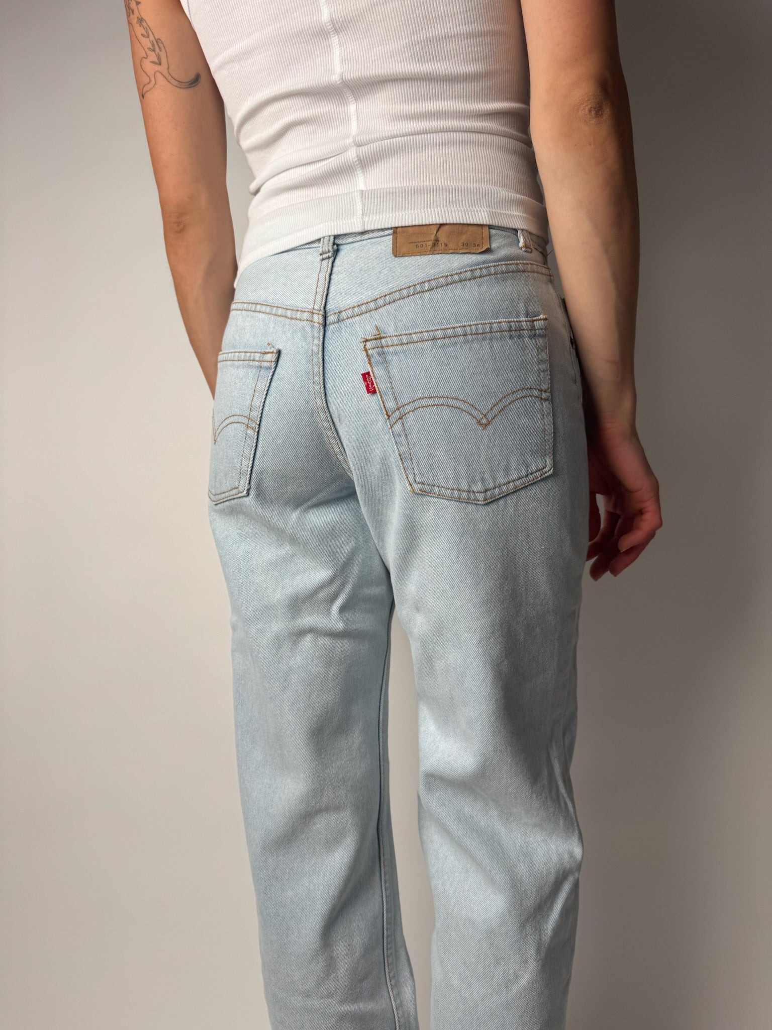 ג׳ינס Levi’s בהיר בגזרה גבוהה (36)