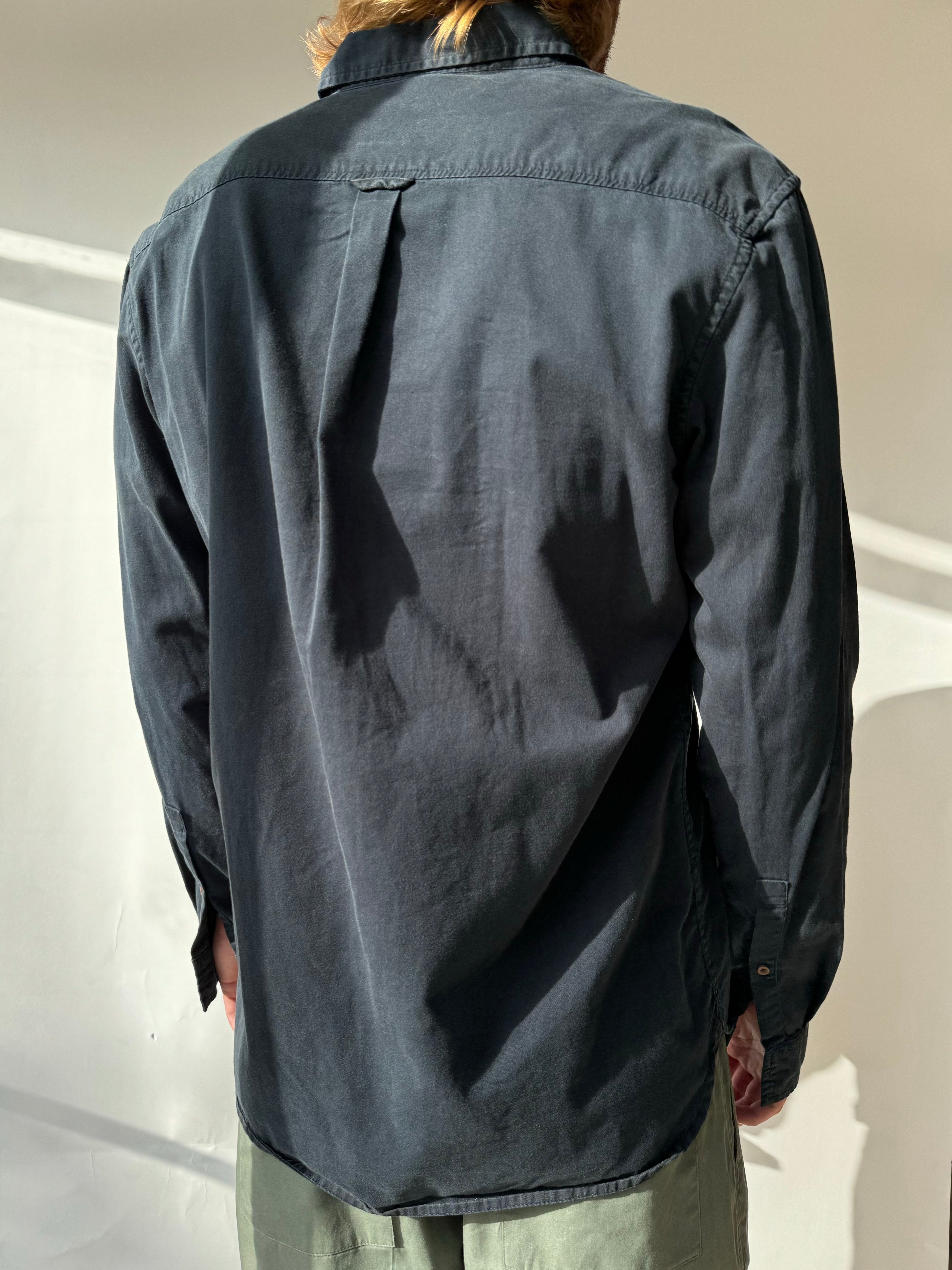 חולצה מכופתרת כחול כהה (L)