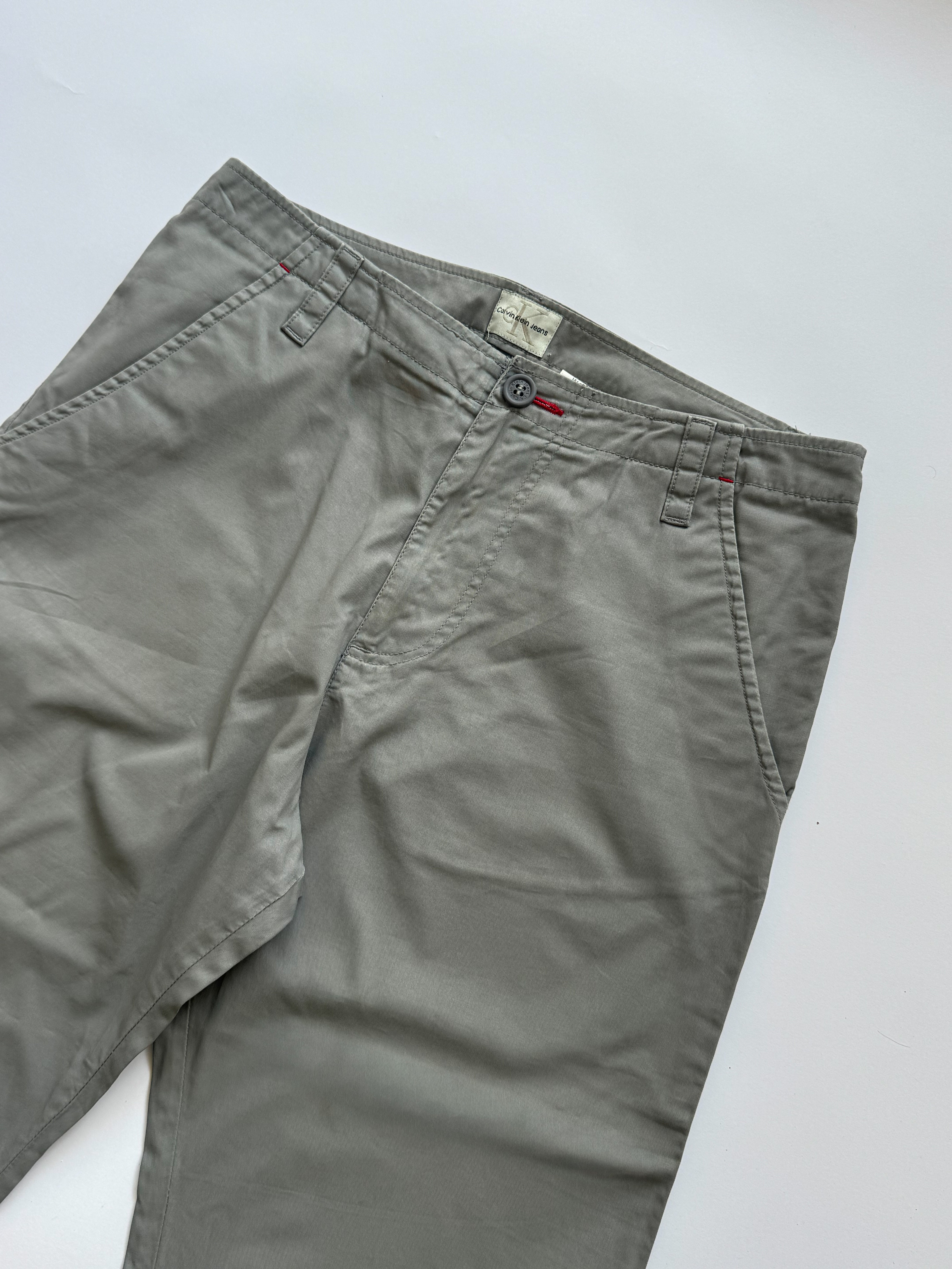 מכנסי קפרי דגמ״ח Calvin Klein (38)