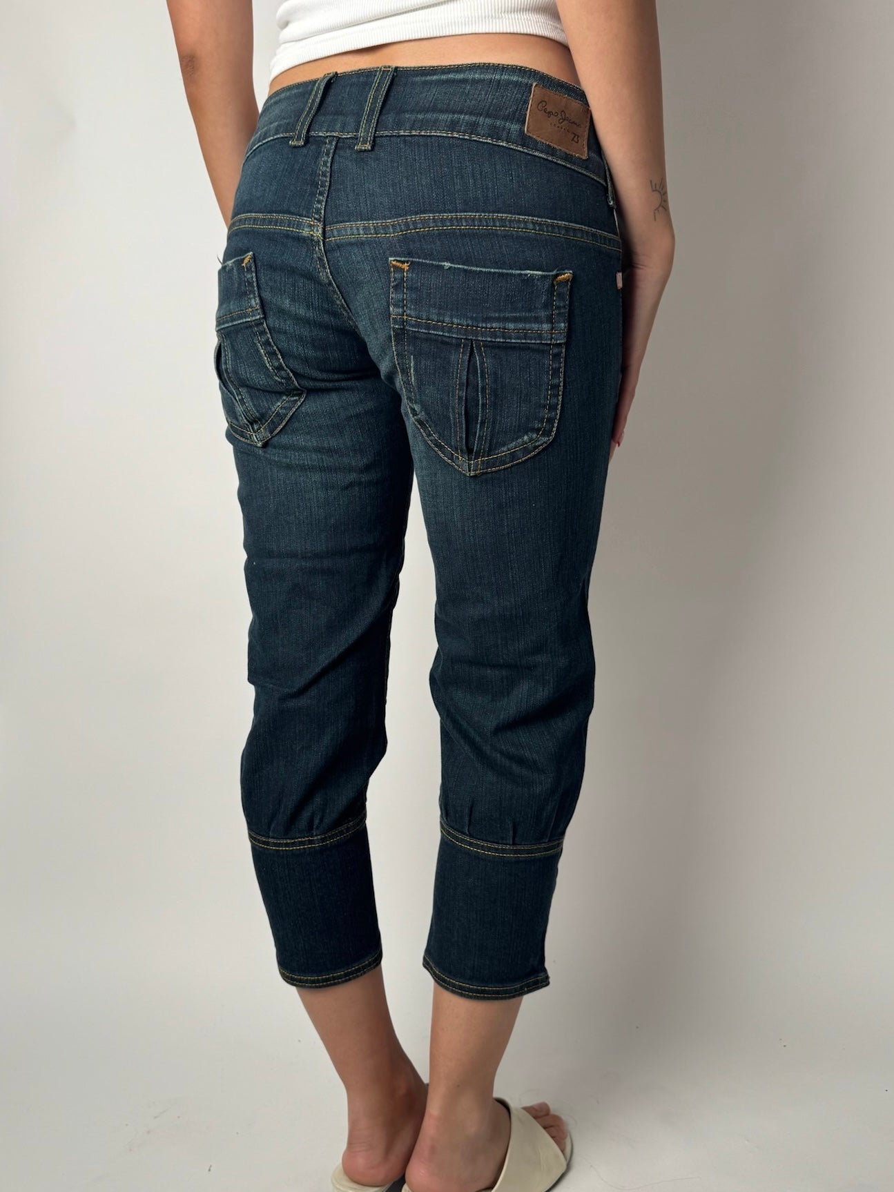 ג׳ינס 3/4 כהה בגזרה נמוכה (36)