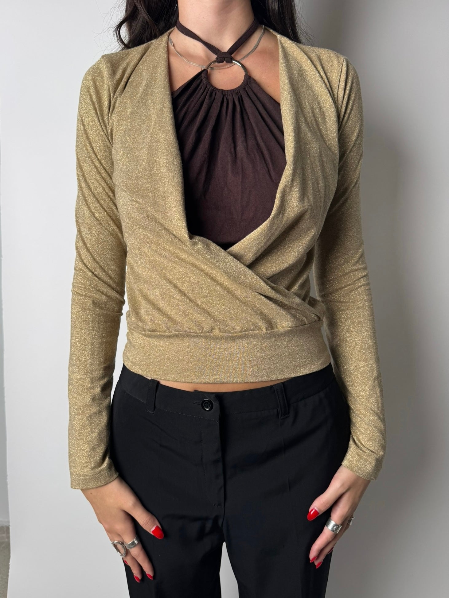 ‎חולצת מעטפת זהב מנצנצת (M)