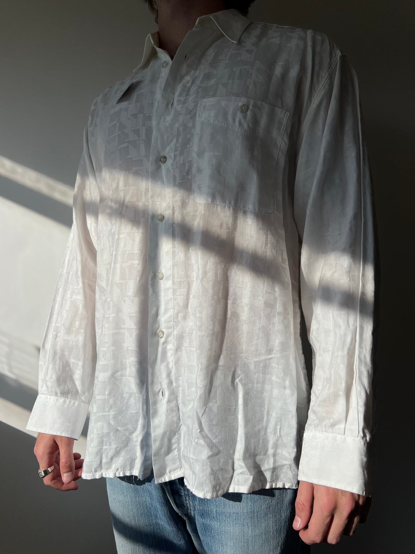 חולצה מכופתרת לבנה עם טקסטורה (XL)