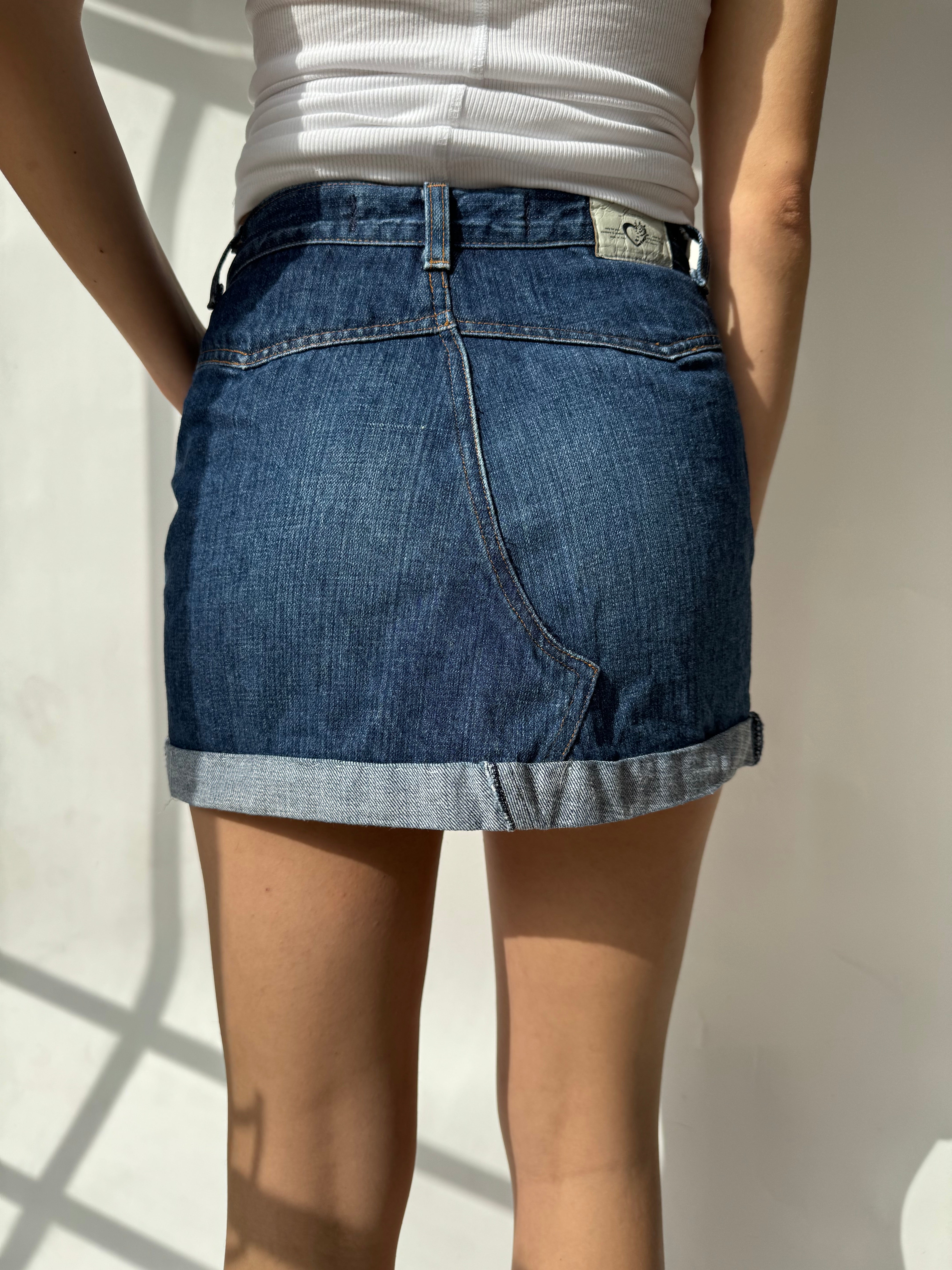 חצאית ג׳ינס קצרה (36)