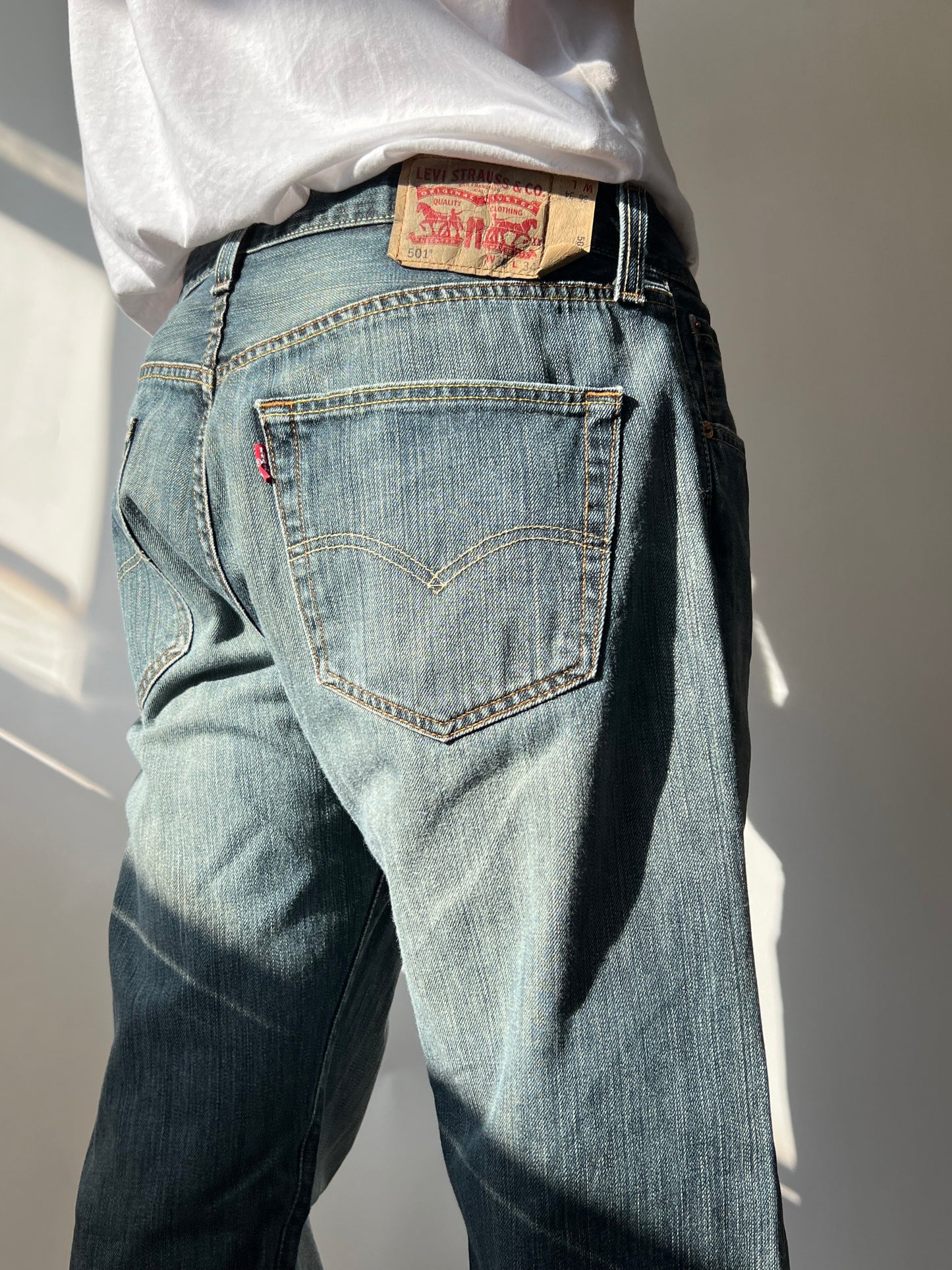 ג׳ינס משופשף Levi's 501 (46)