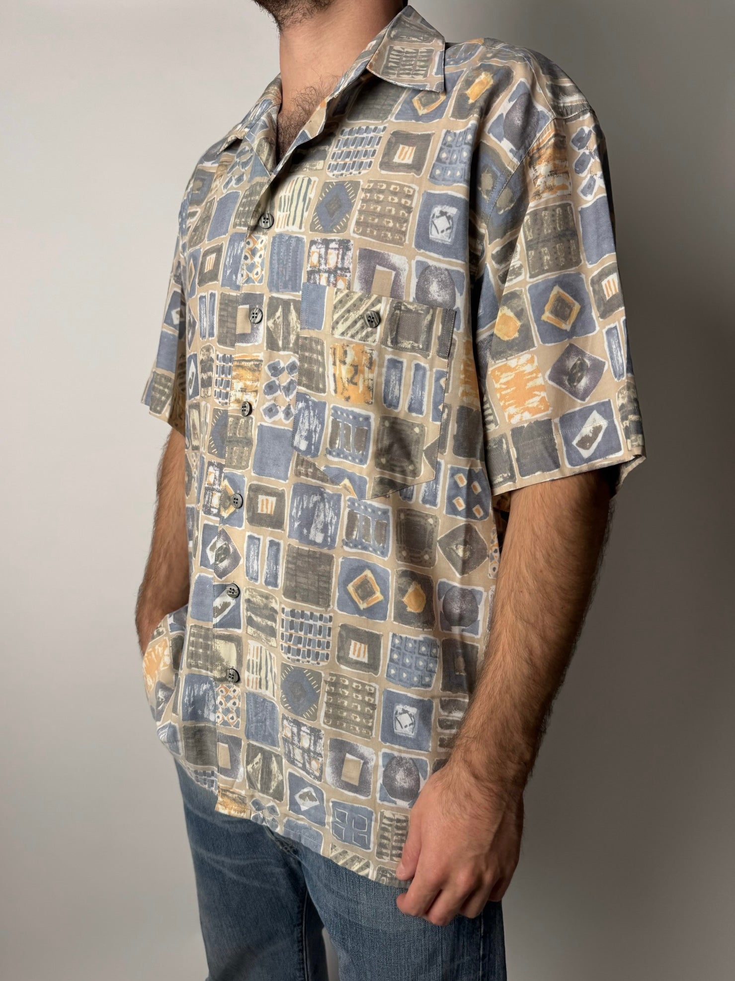 חולצה מכופתרת בהדפס (L)