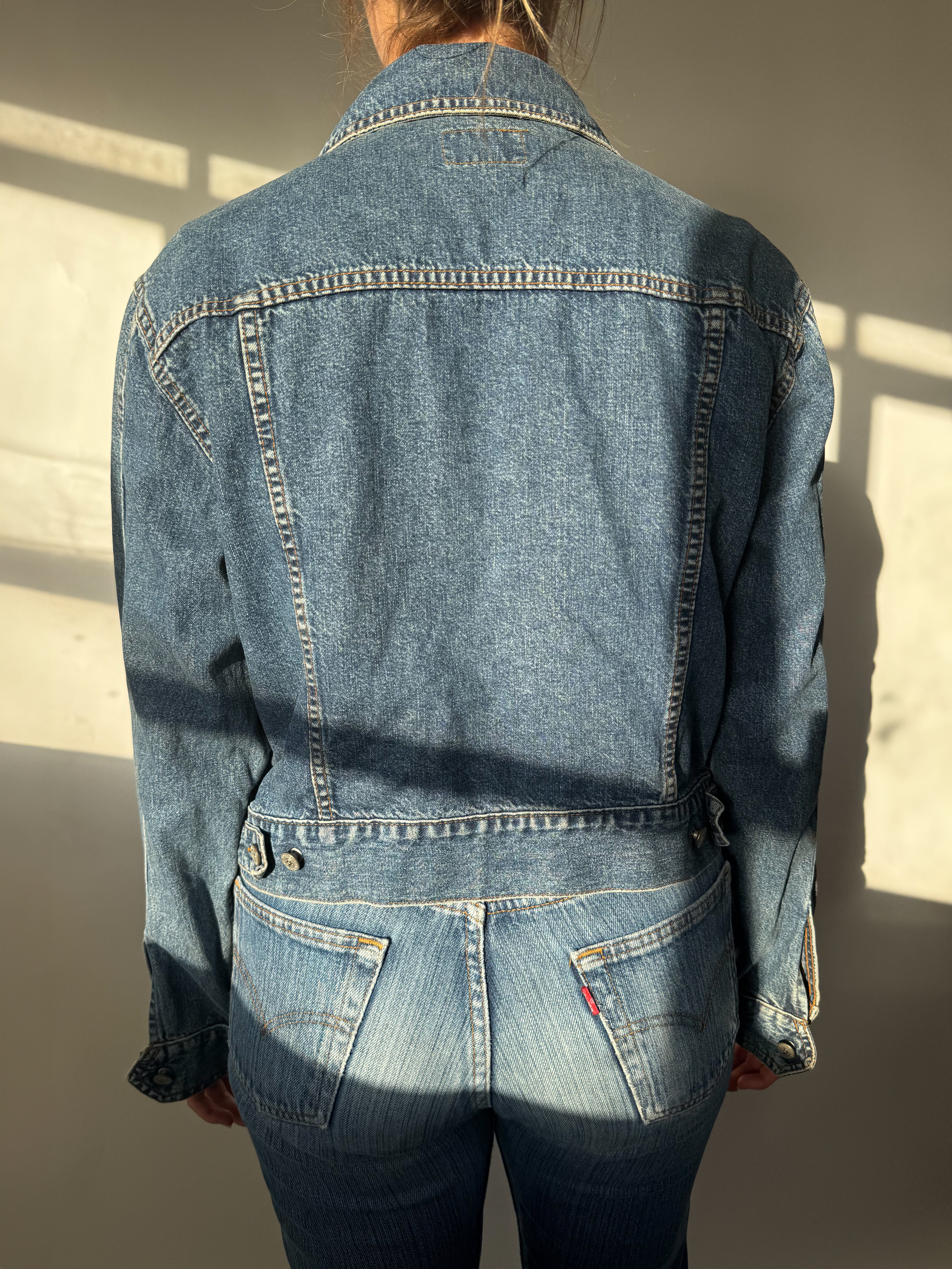 ג׳קט ג׳ינס קלאסי בגזרת קרופ (M)