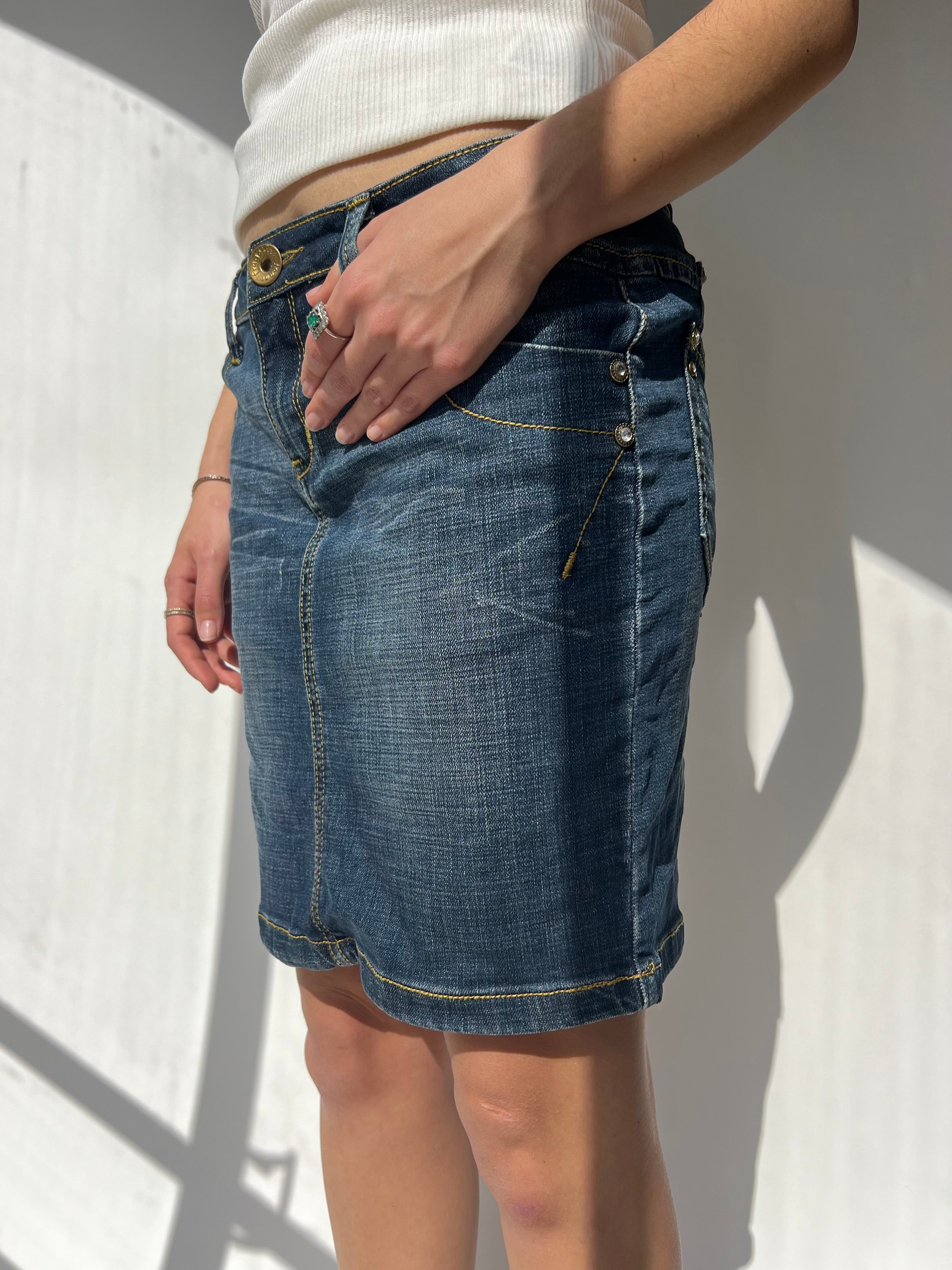 חצאית ג׳ינס משופשפת (36-38)