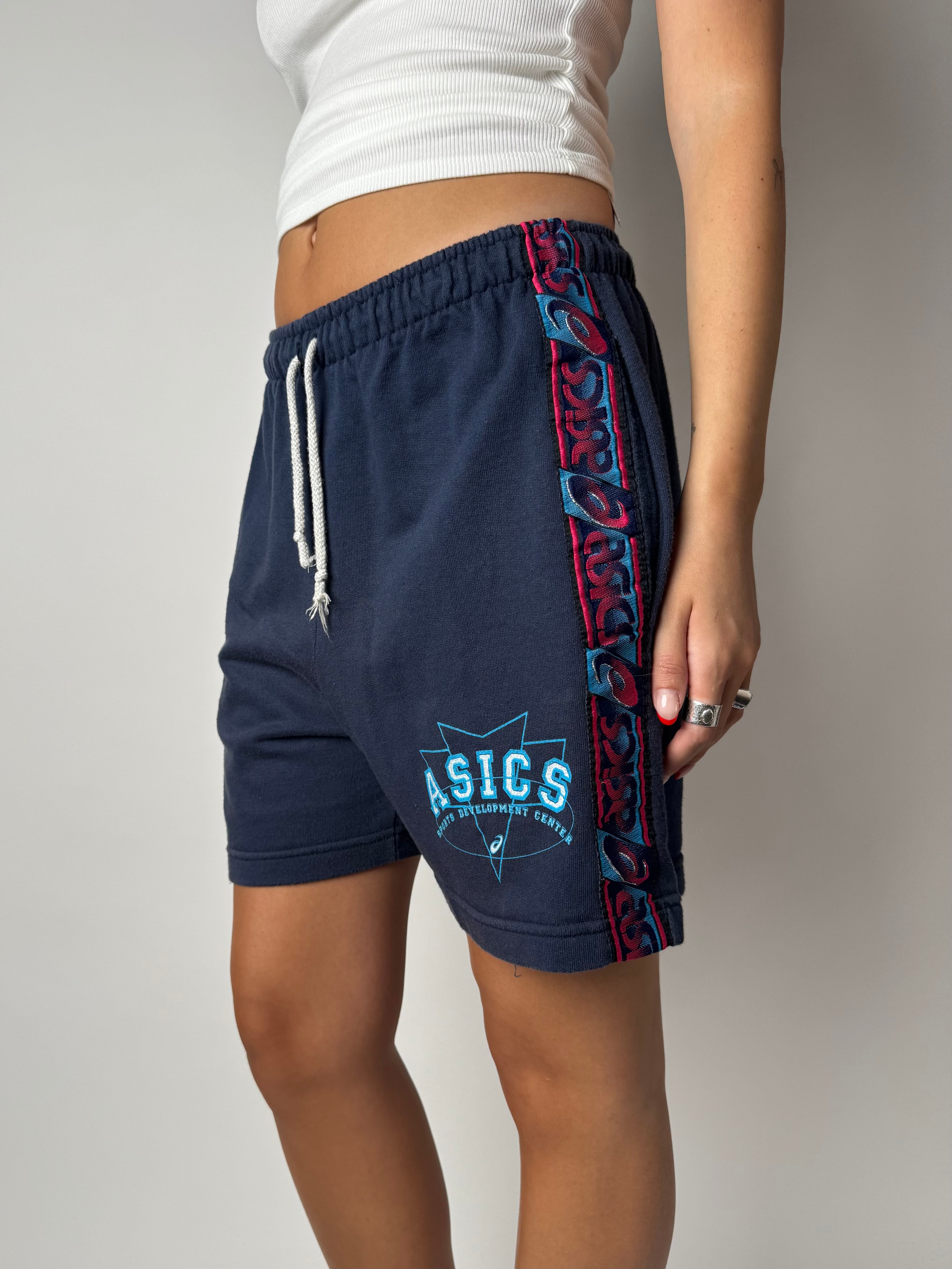 מכנסי טרנינג קצרים Asics (S-M)