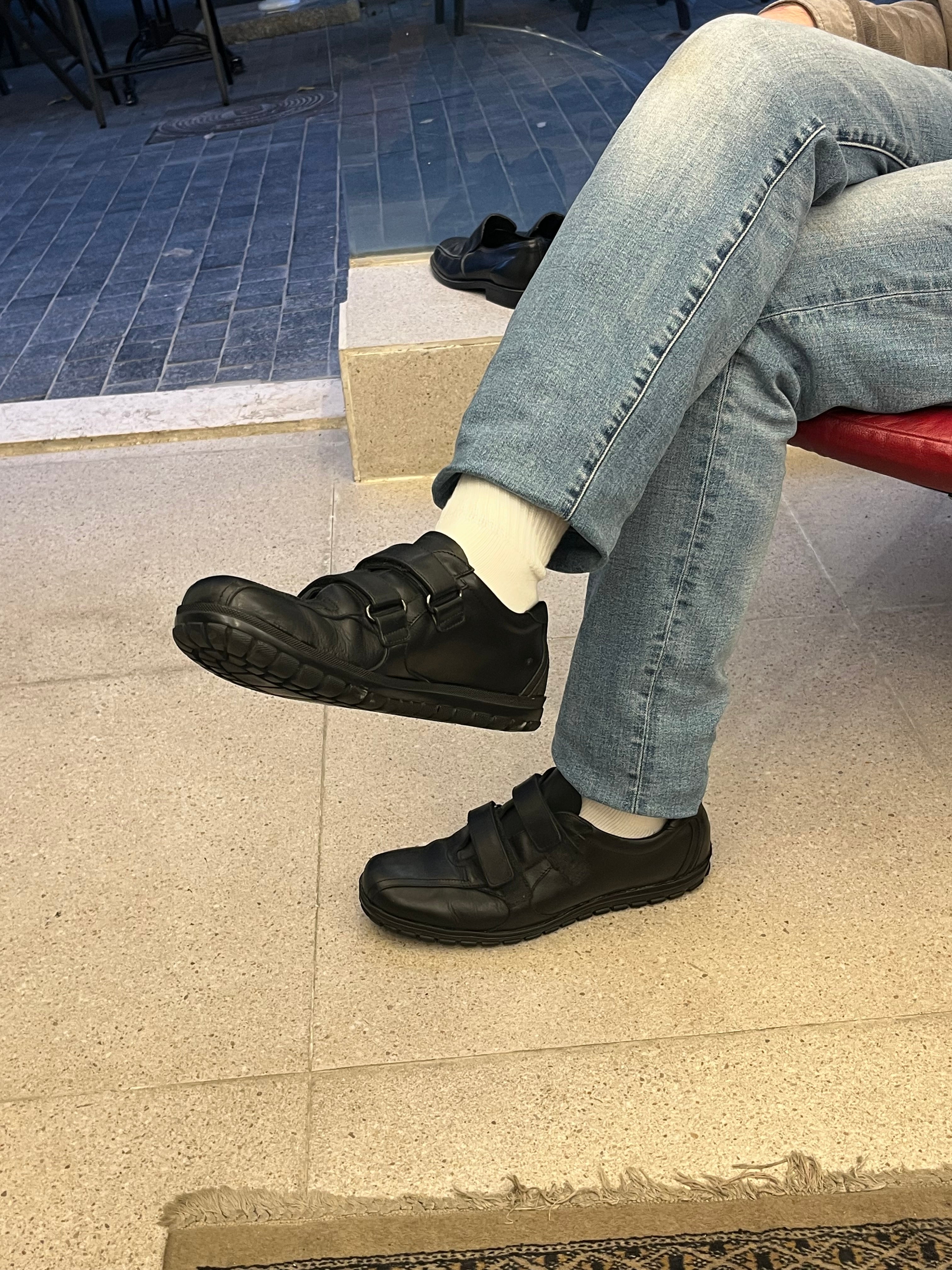 נעלי סניקרס עור Prada (44)