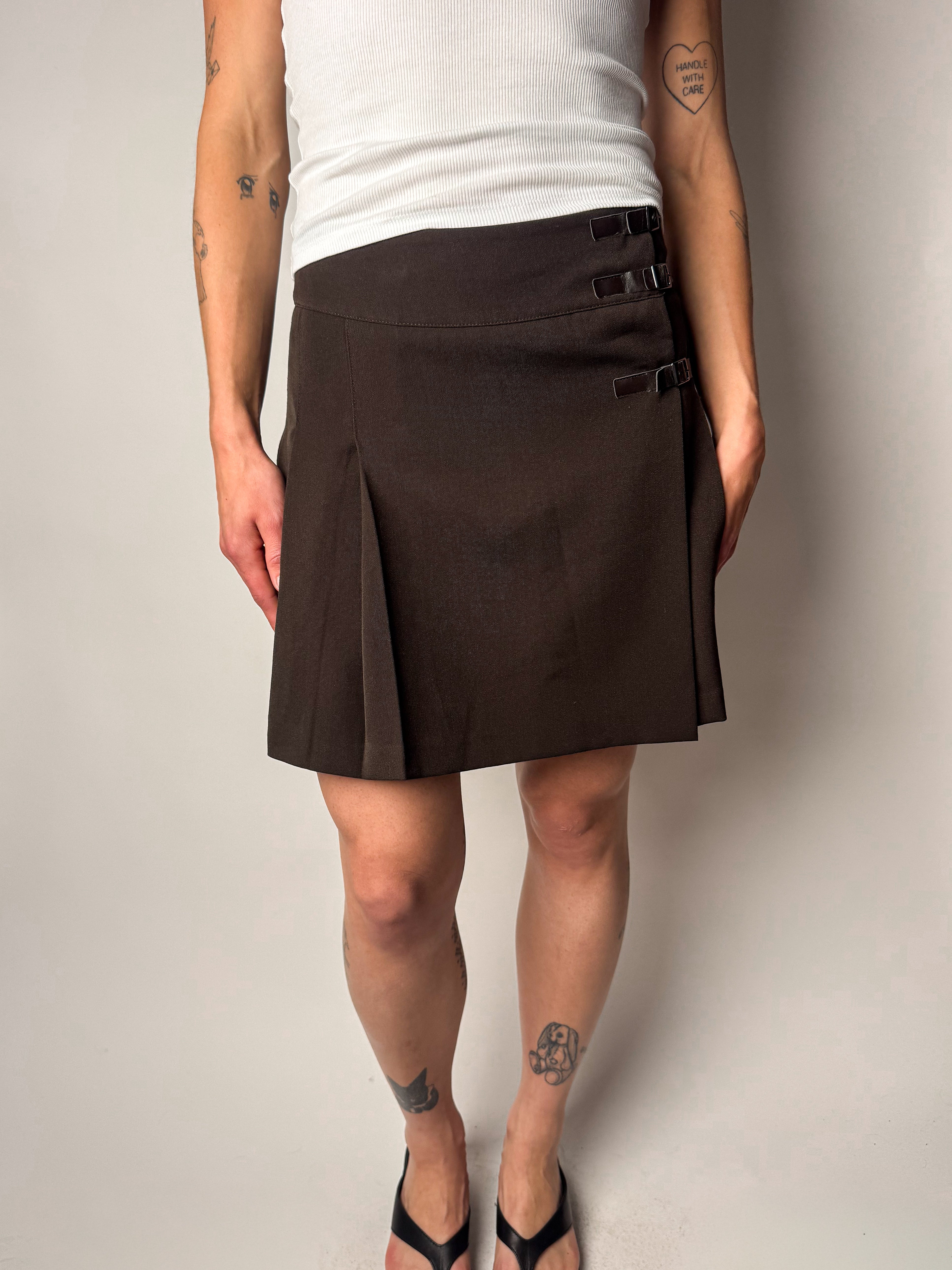 חצאית מעטפת קפלים חומה (36)