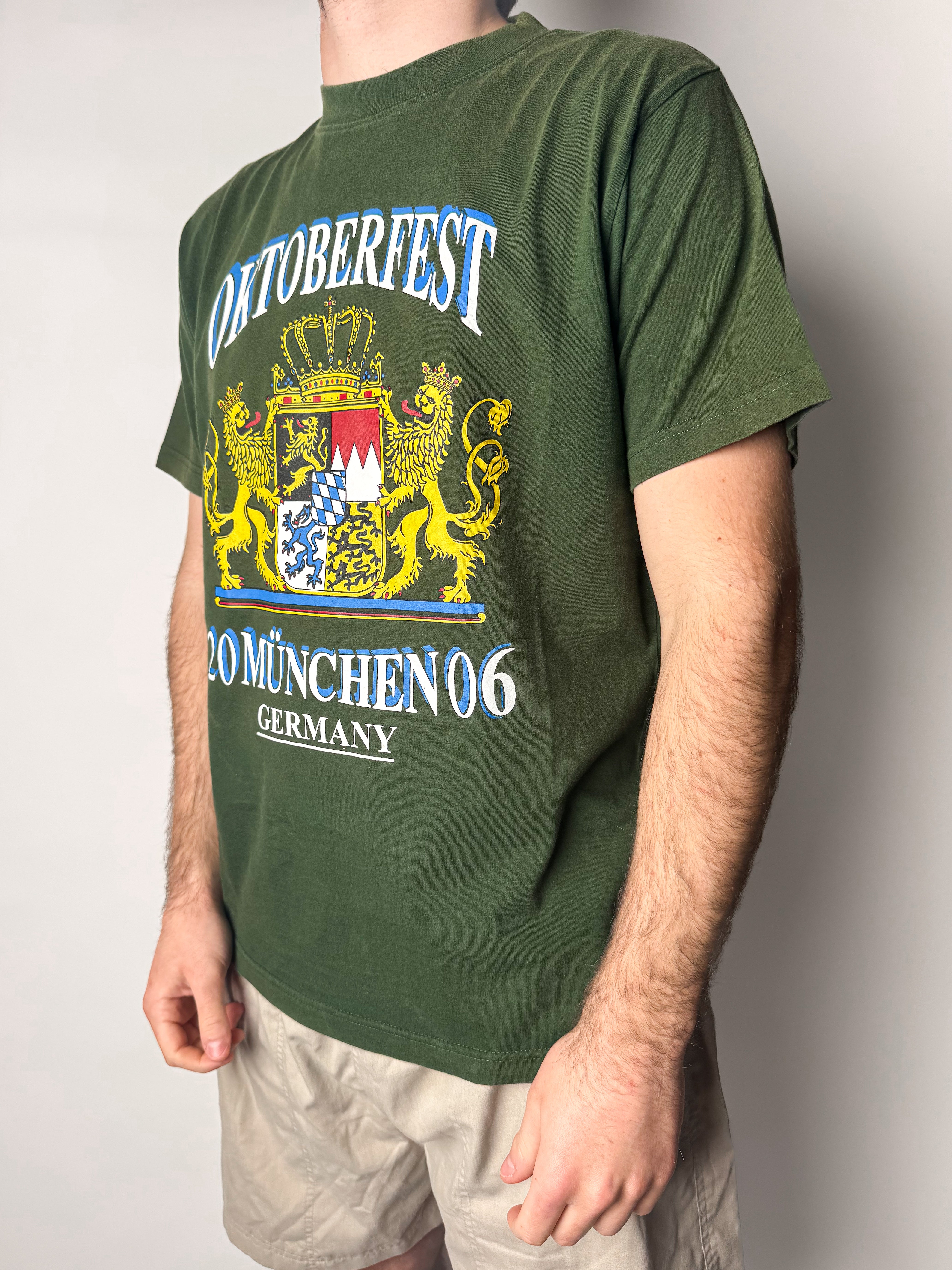 טי שרט ירוקה בהדפס (M)