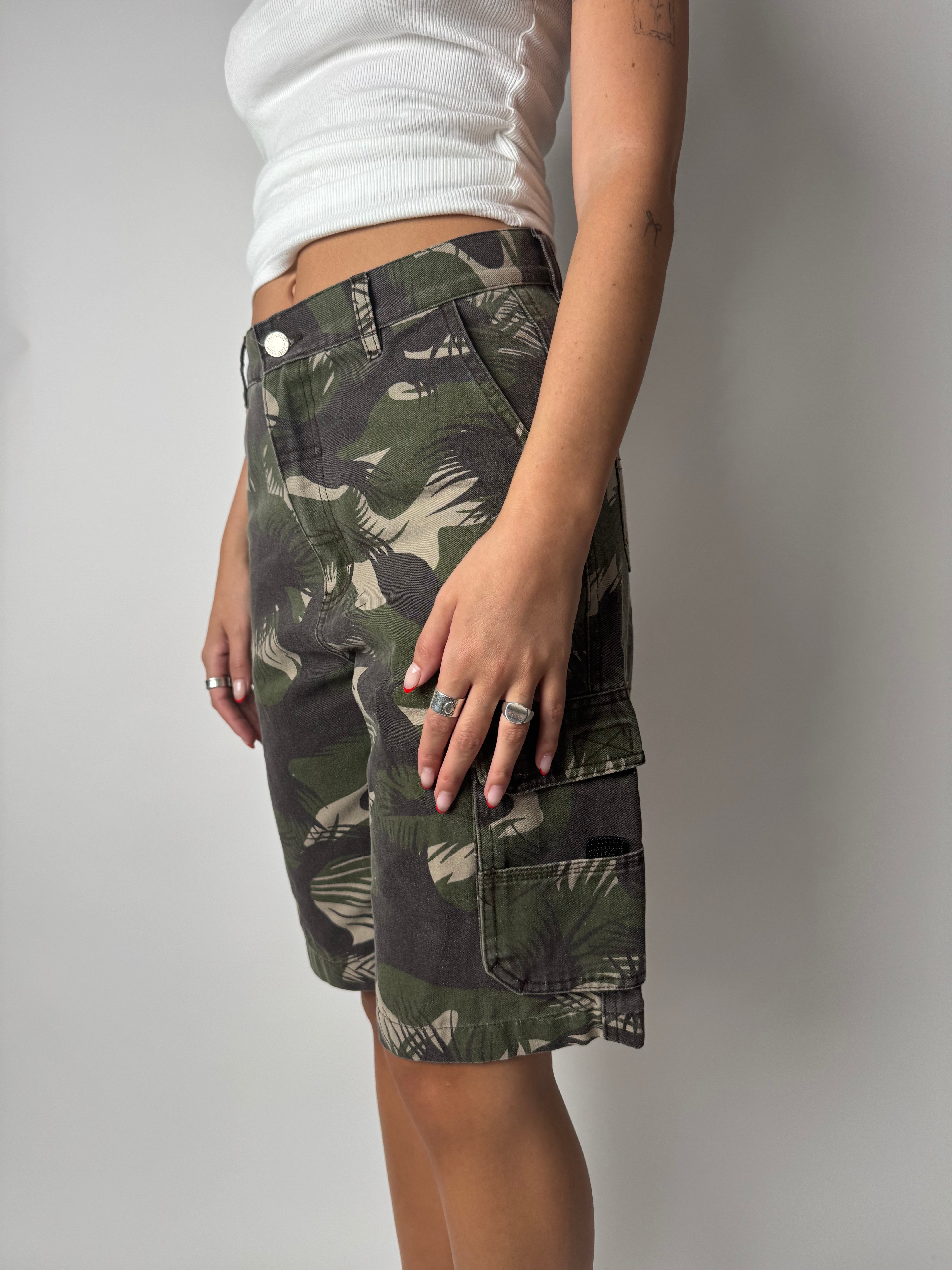 מכנסי ברמודה בהדפס צבאי (36)