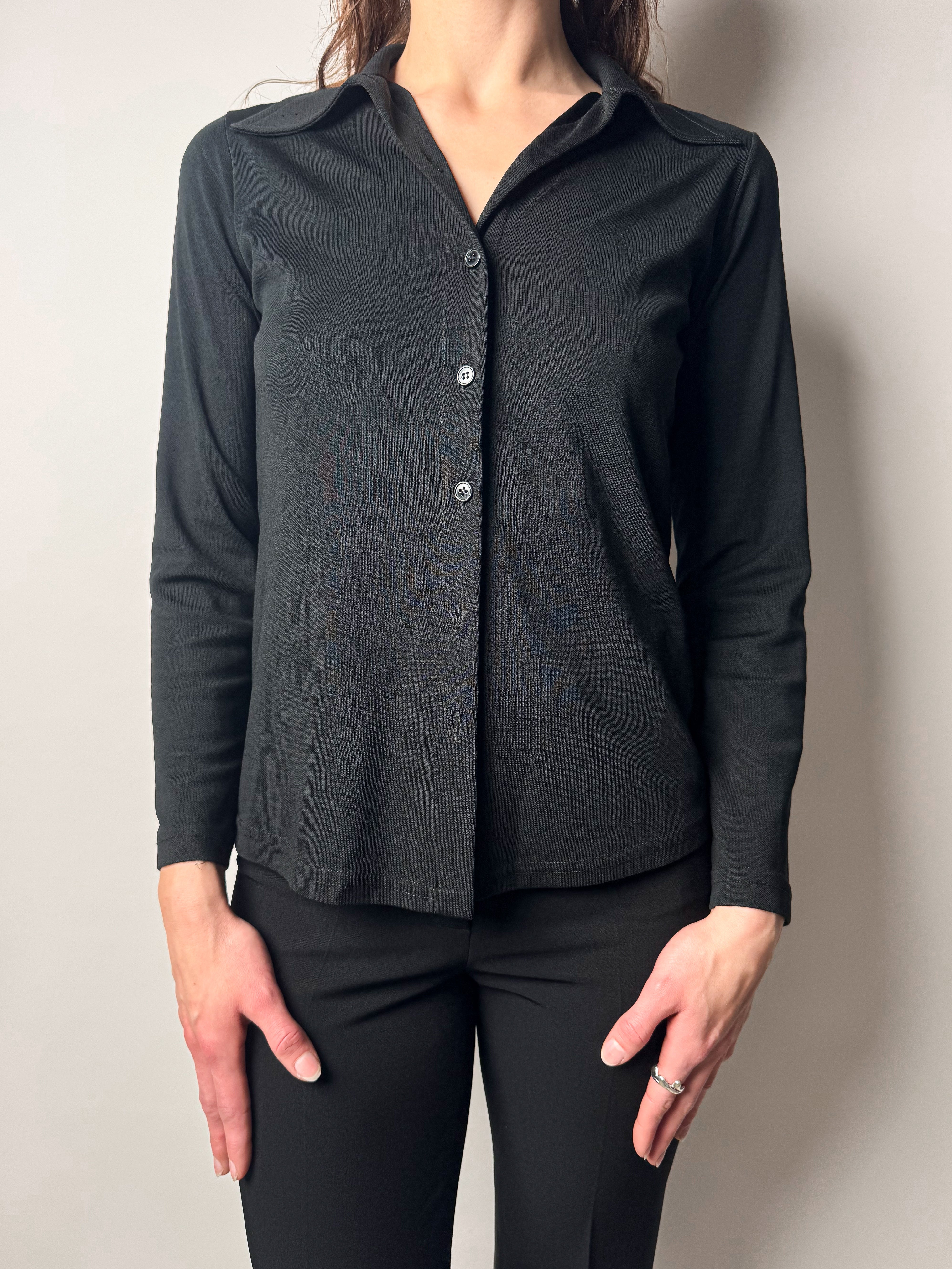 חולצת מכופתרת שחורה (S-M)