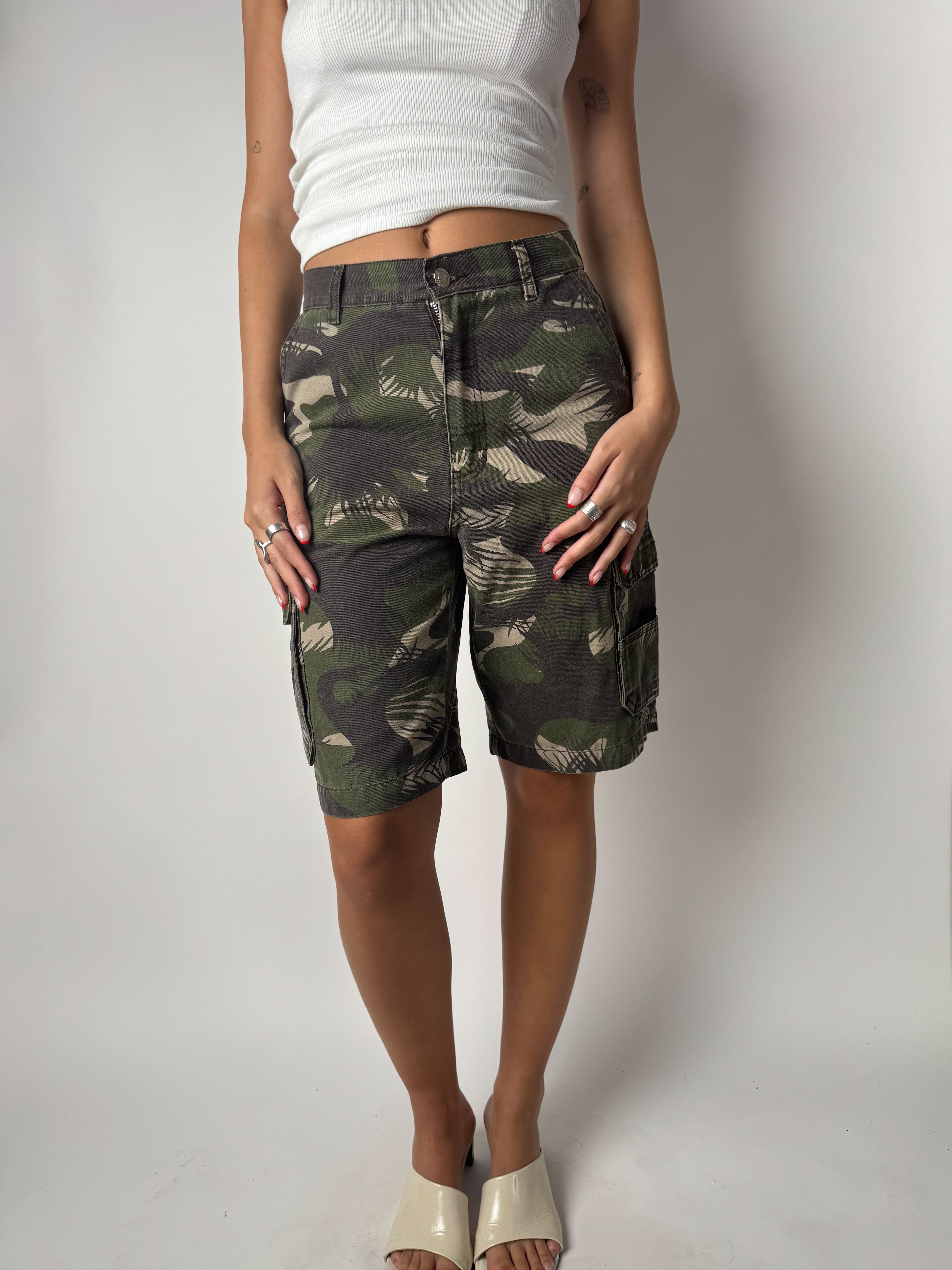 מכנסי ברמודה בהדפס צבאי (36)