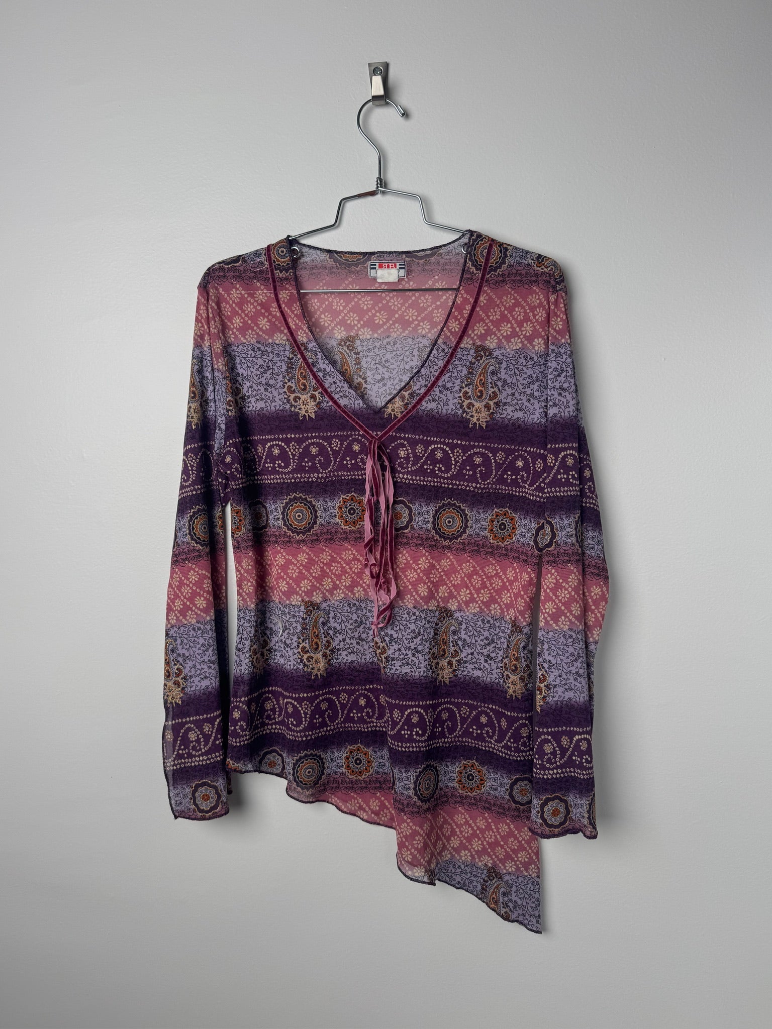 ‎טוניקה אסימטרית מבד שיפון בהדפס פייזלי (L)