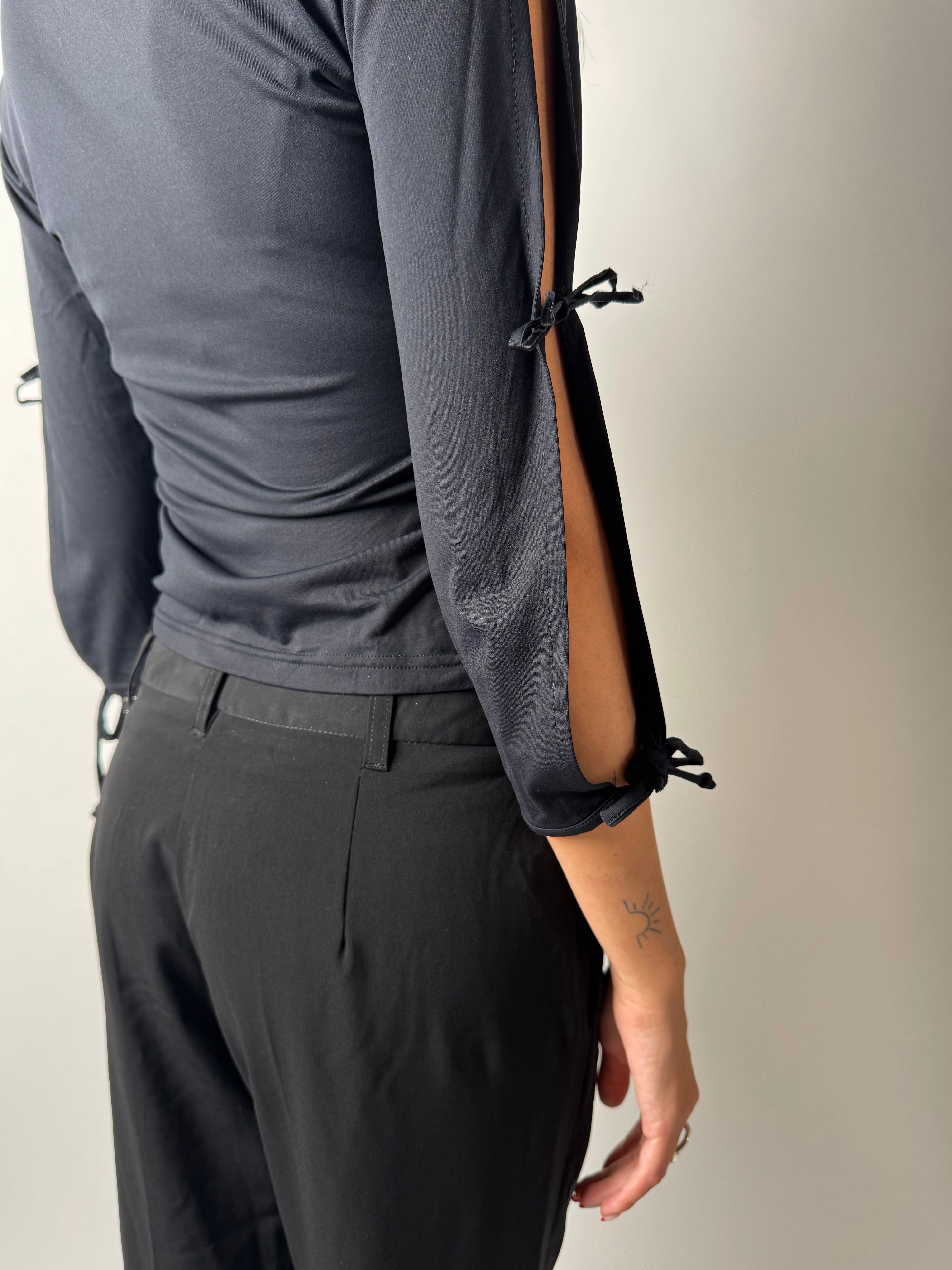 חולצה עם שרוולים פתוחים (S-M)