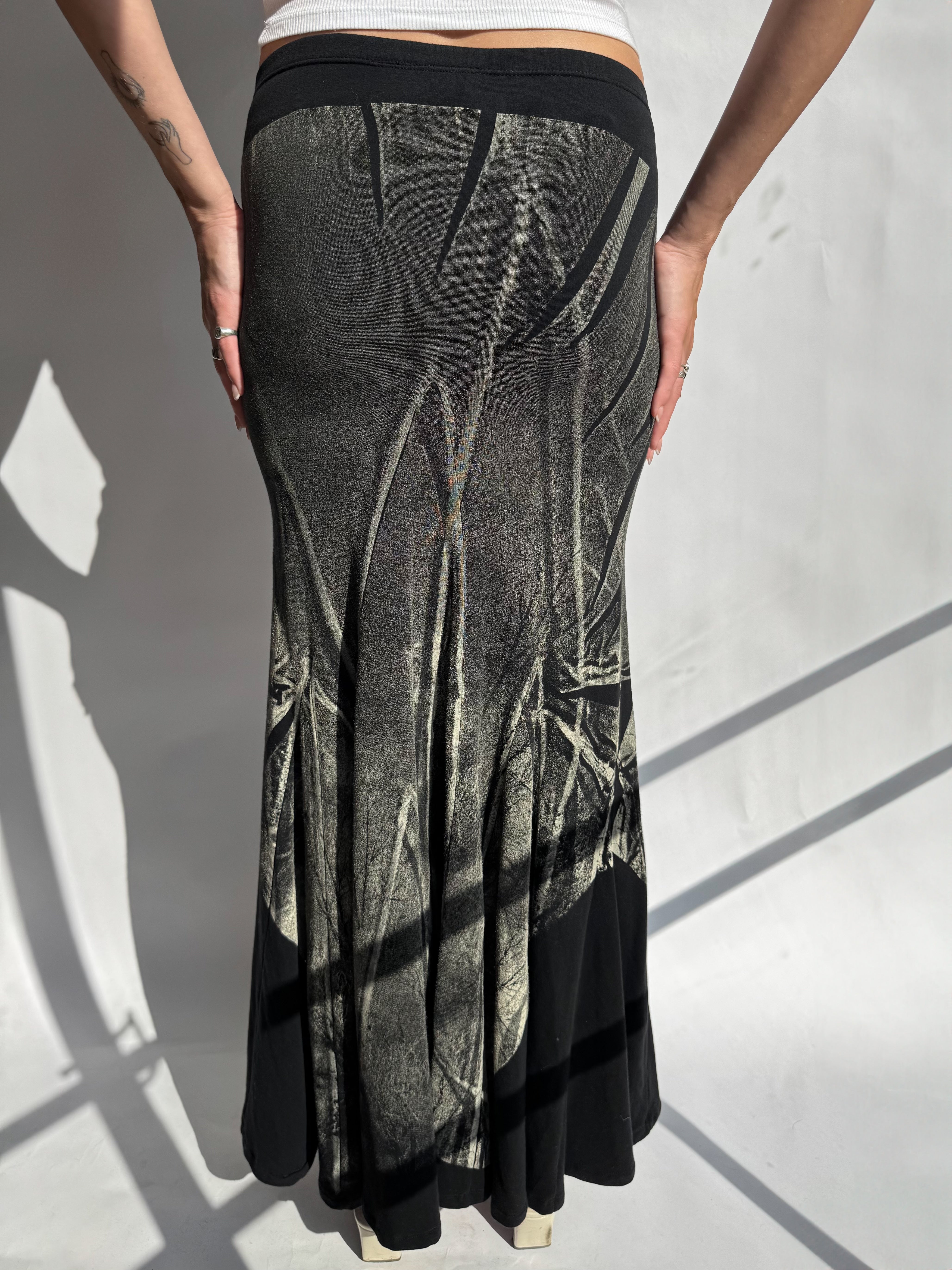 חצאית מקסי שחורה בהדפס (36)