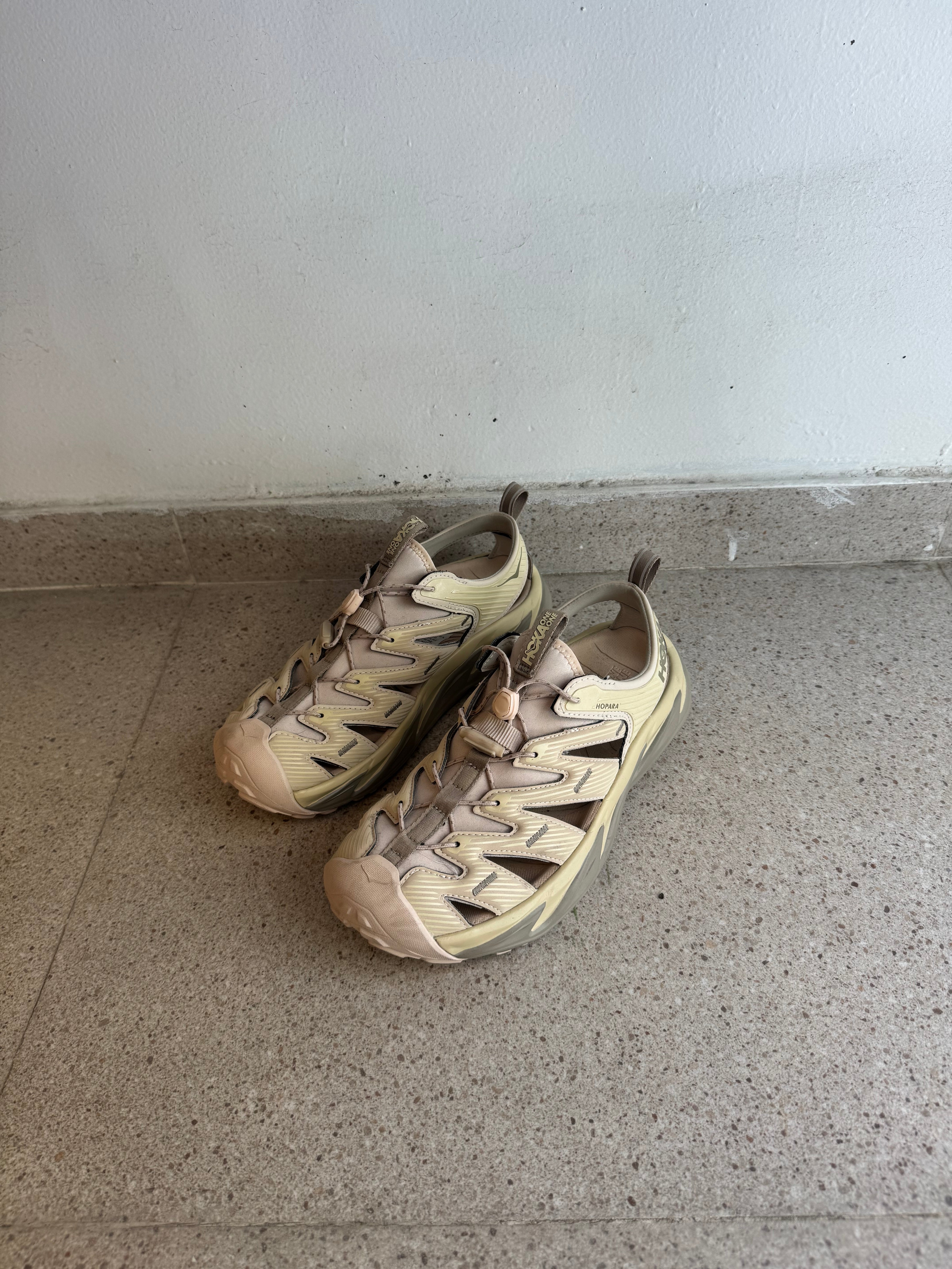 סנדלי סניקרס Hoka (41)