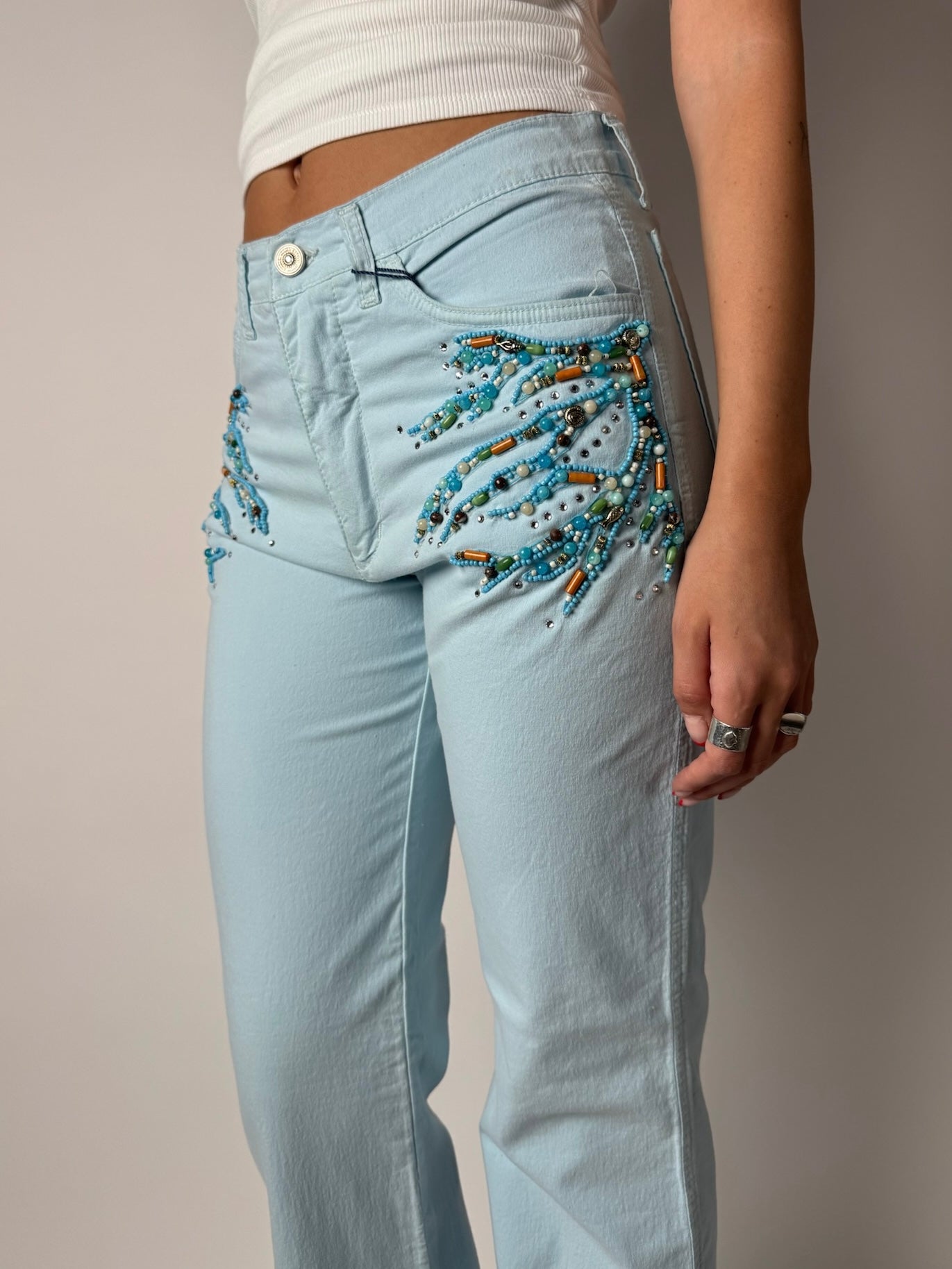 מכנסיים מחויטים בשילוב חרוזים (36)