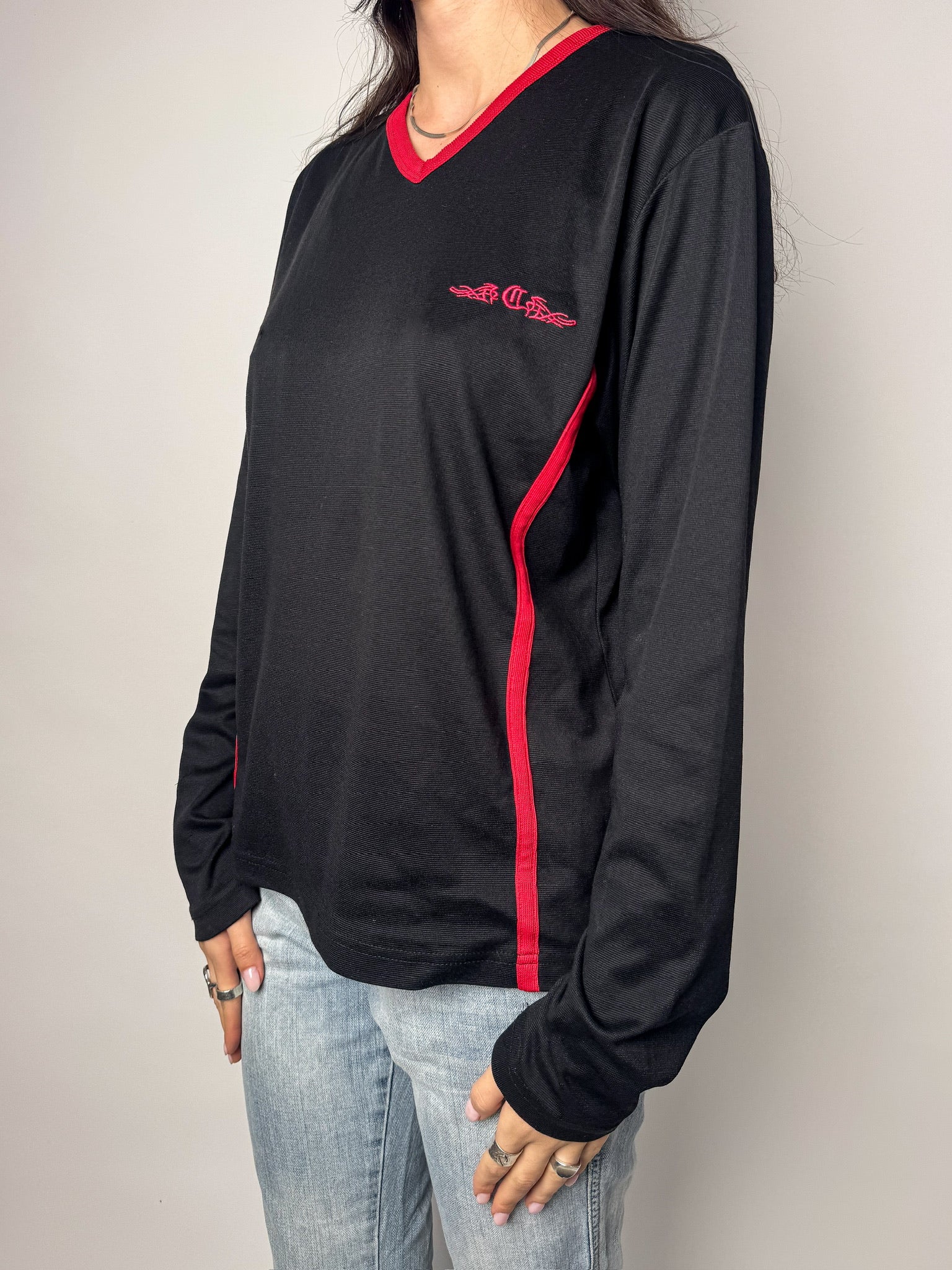 חולצת לוגו שחור ואדום (L)