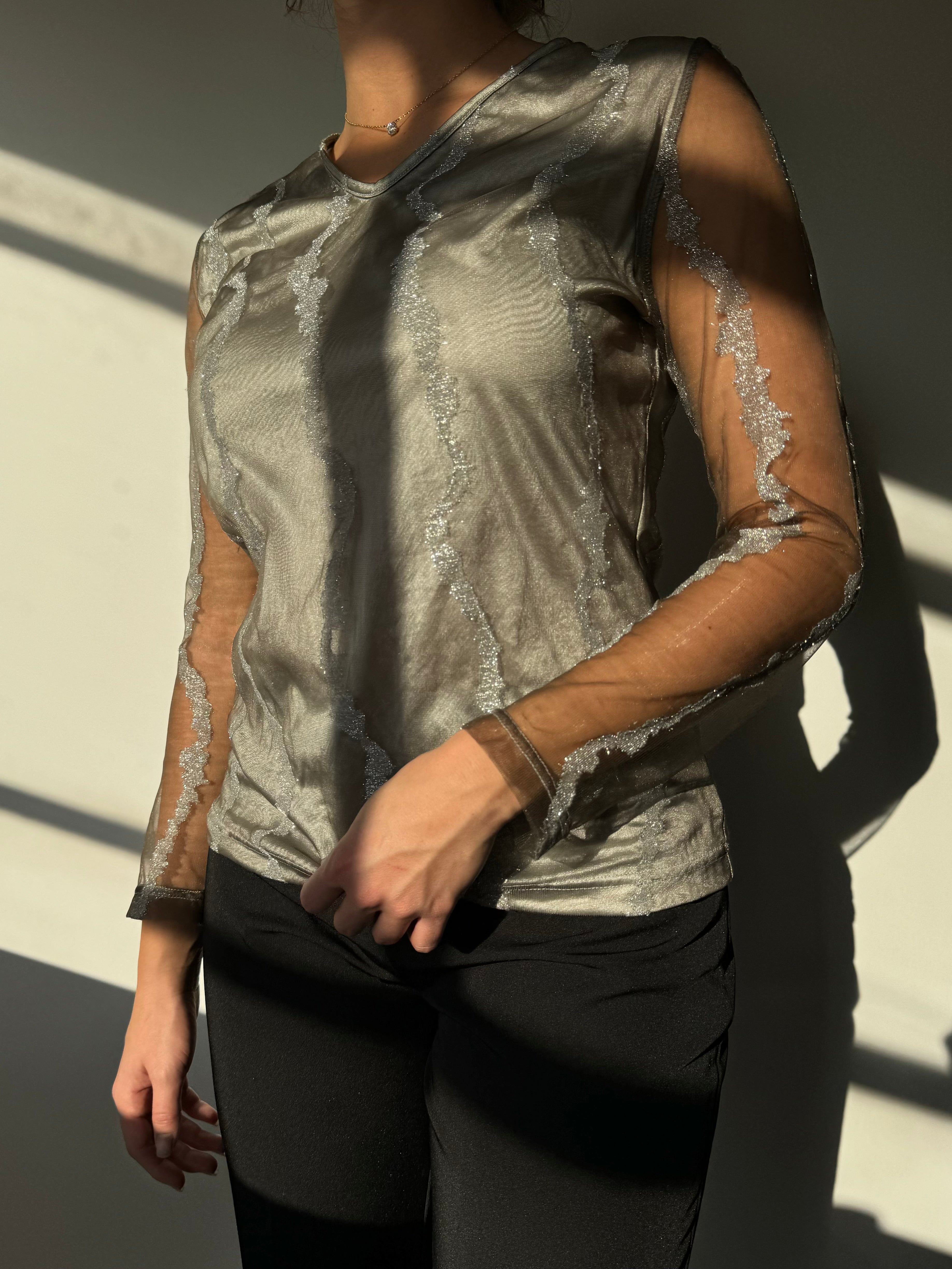 חולצת מש כסופה ומנצנצת (M)