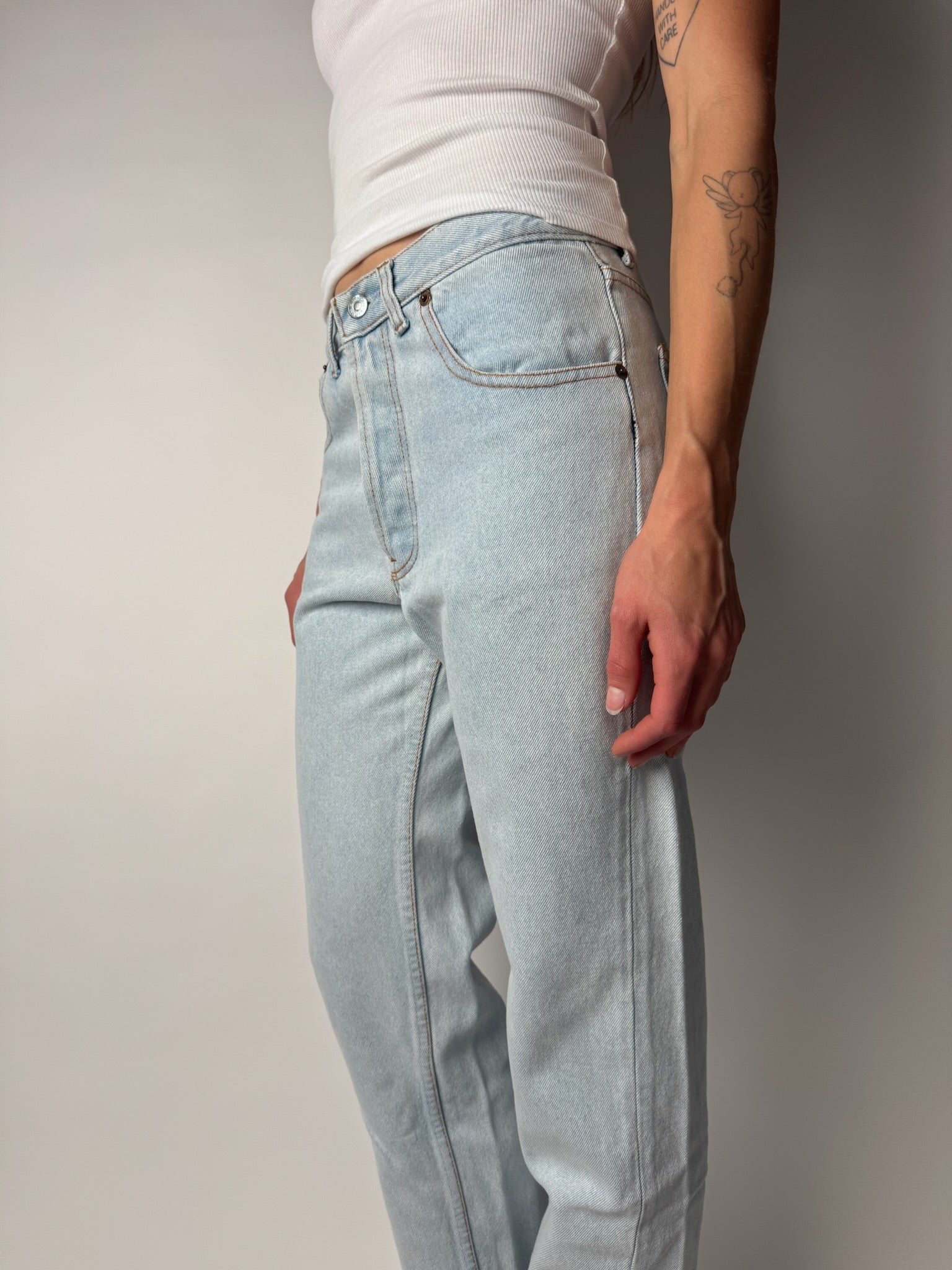 ג׳ינס Levi’s בהיר בגזרה גבוהה (36)