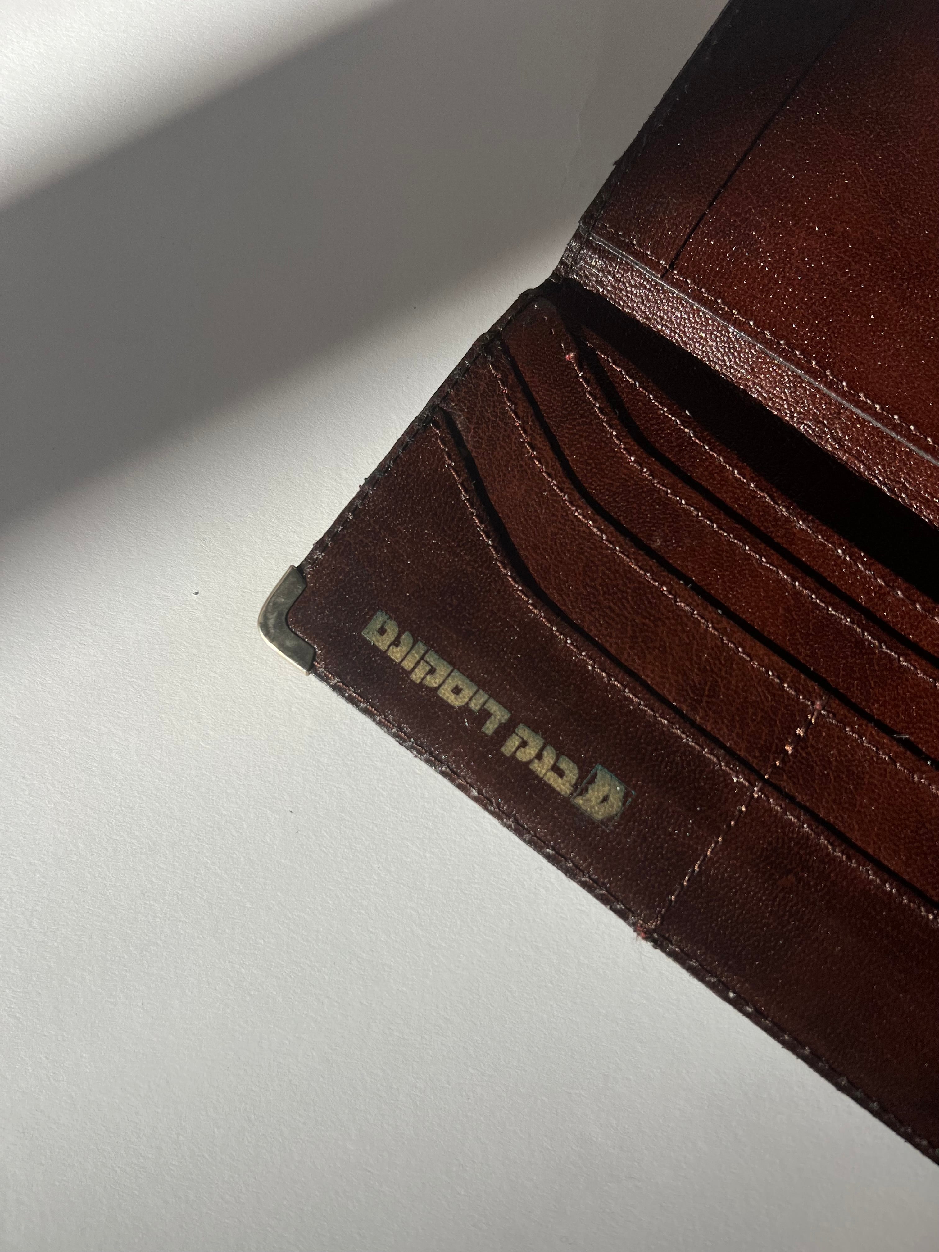 ארנק עור חום בנק דיסקונט