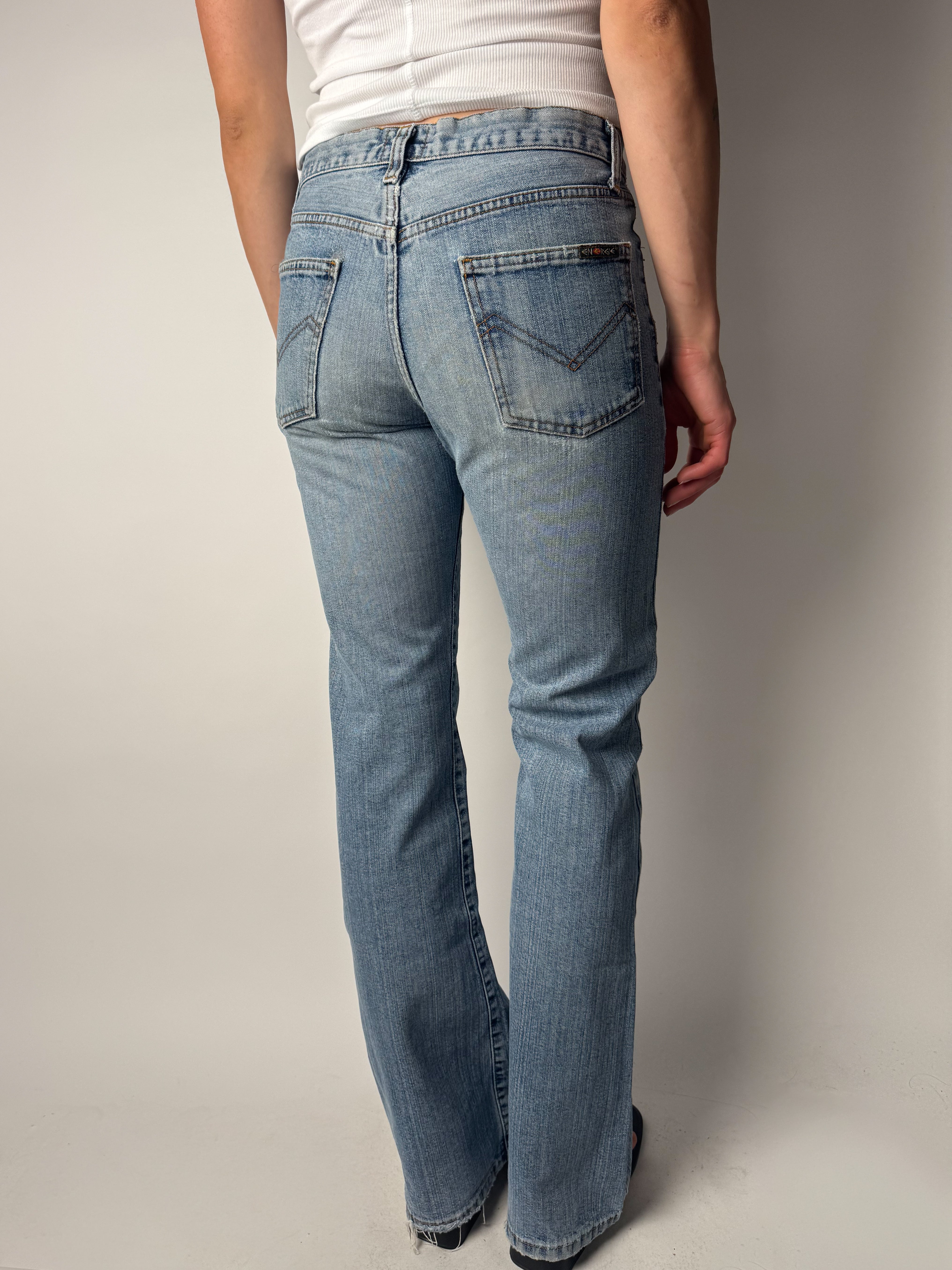 ג׳ינס בגזרת Bootcut (36-38)
