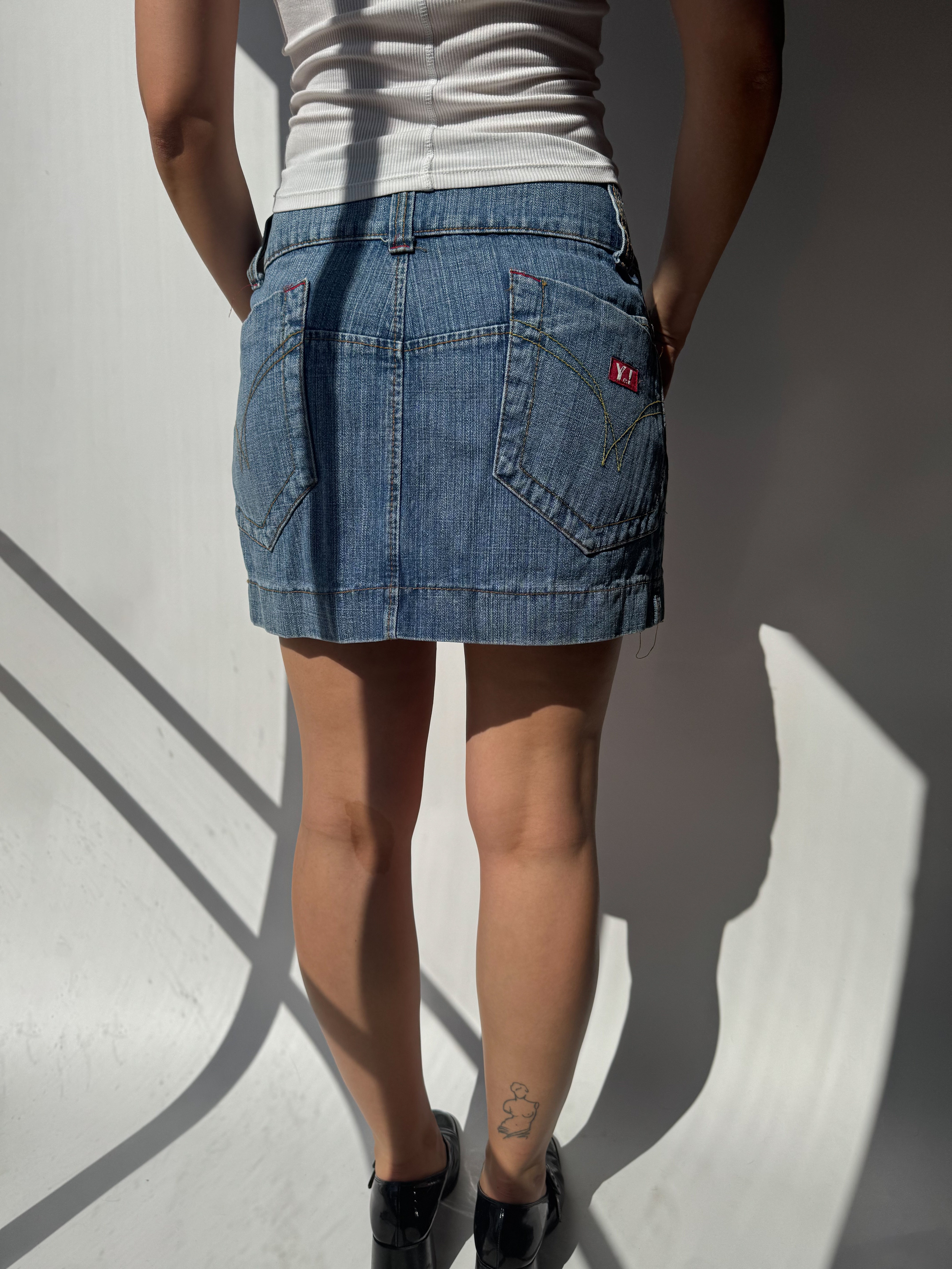 חצאית ג׳ינס קצרה (38)