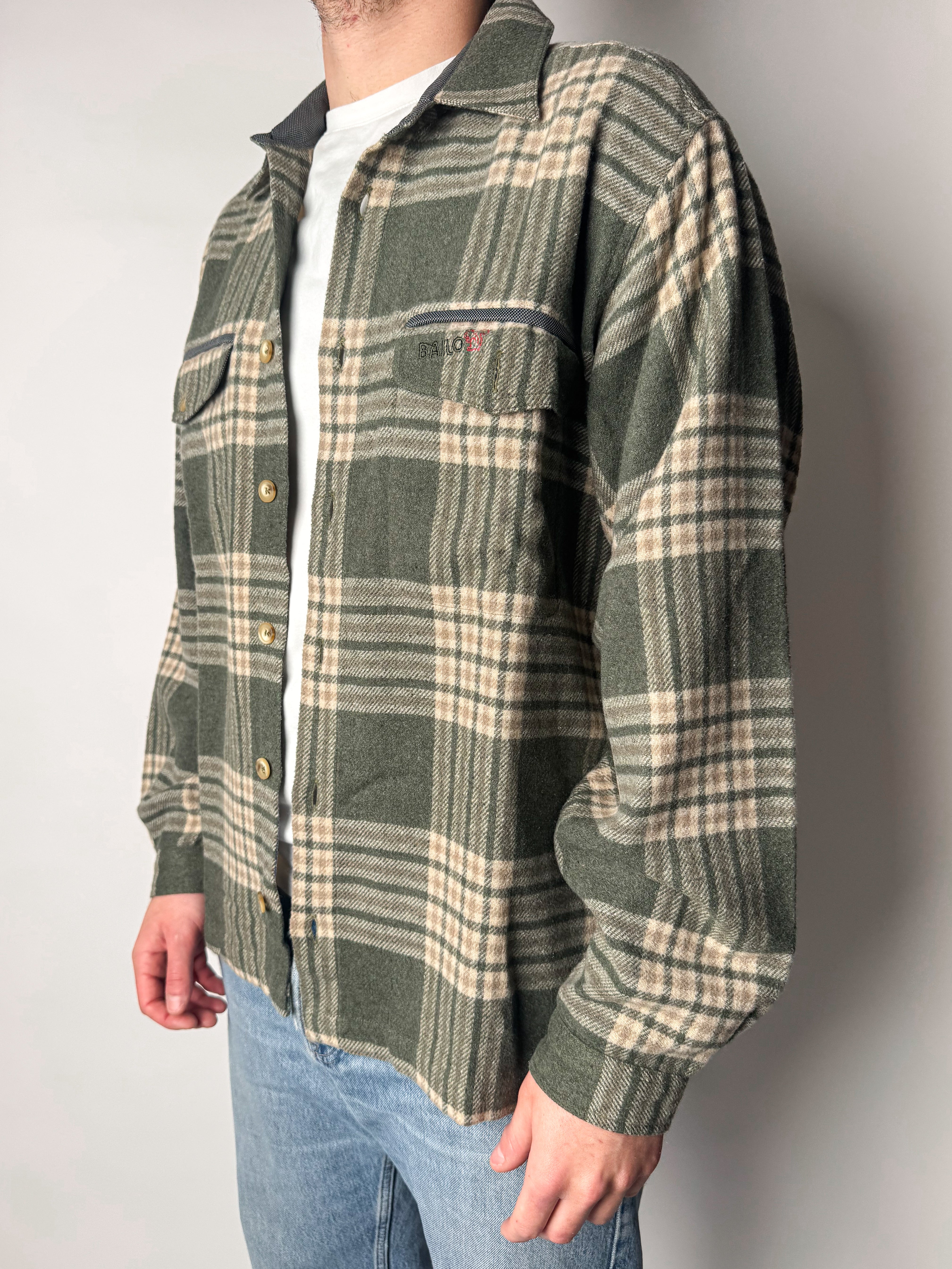 חולצת ג׳קט מכופתרת משבצות (M)